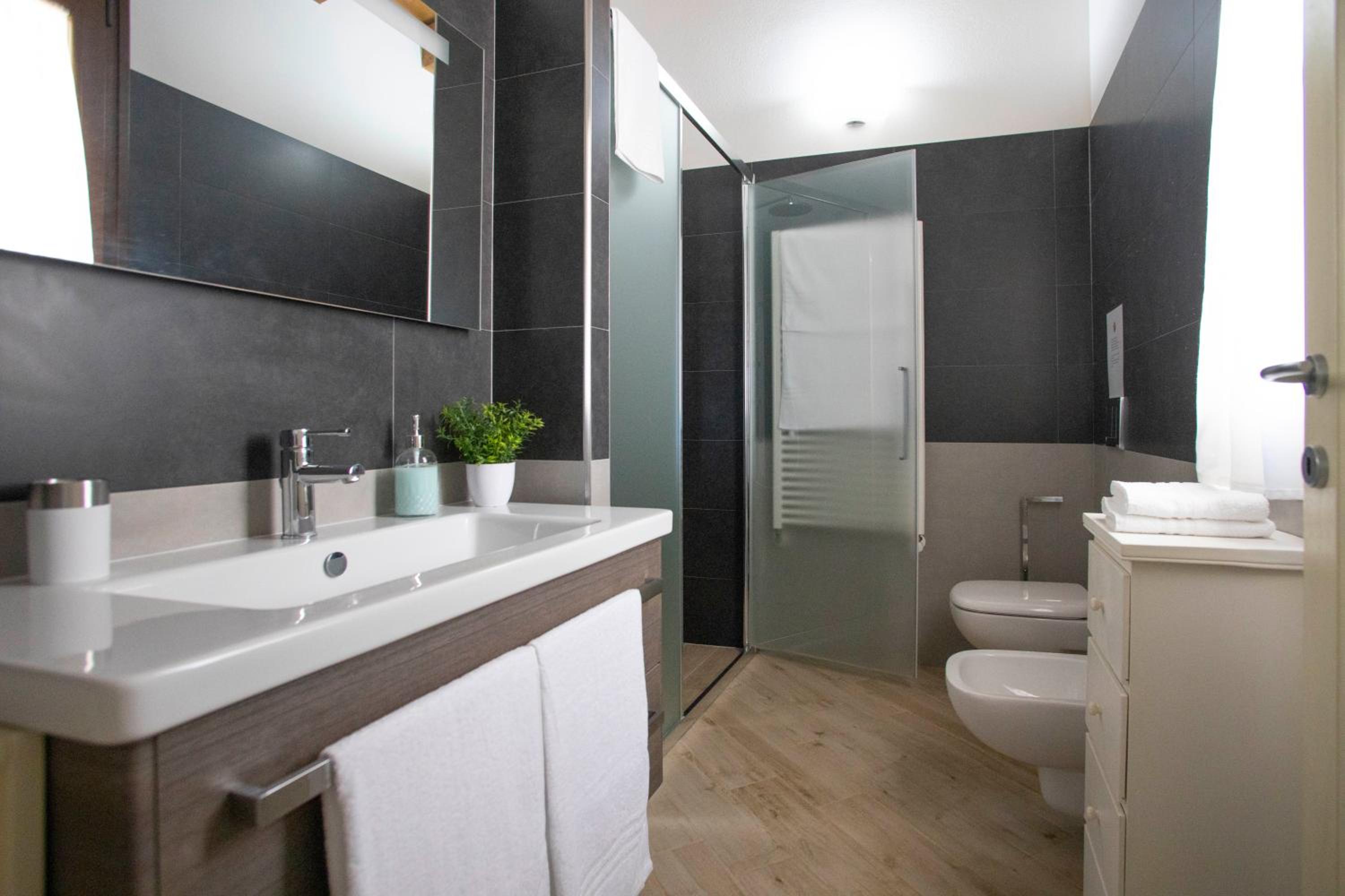 Suite with Terrace - Photo 9