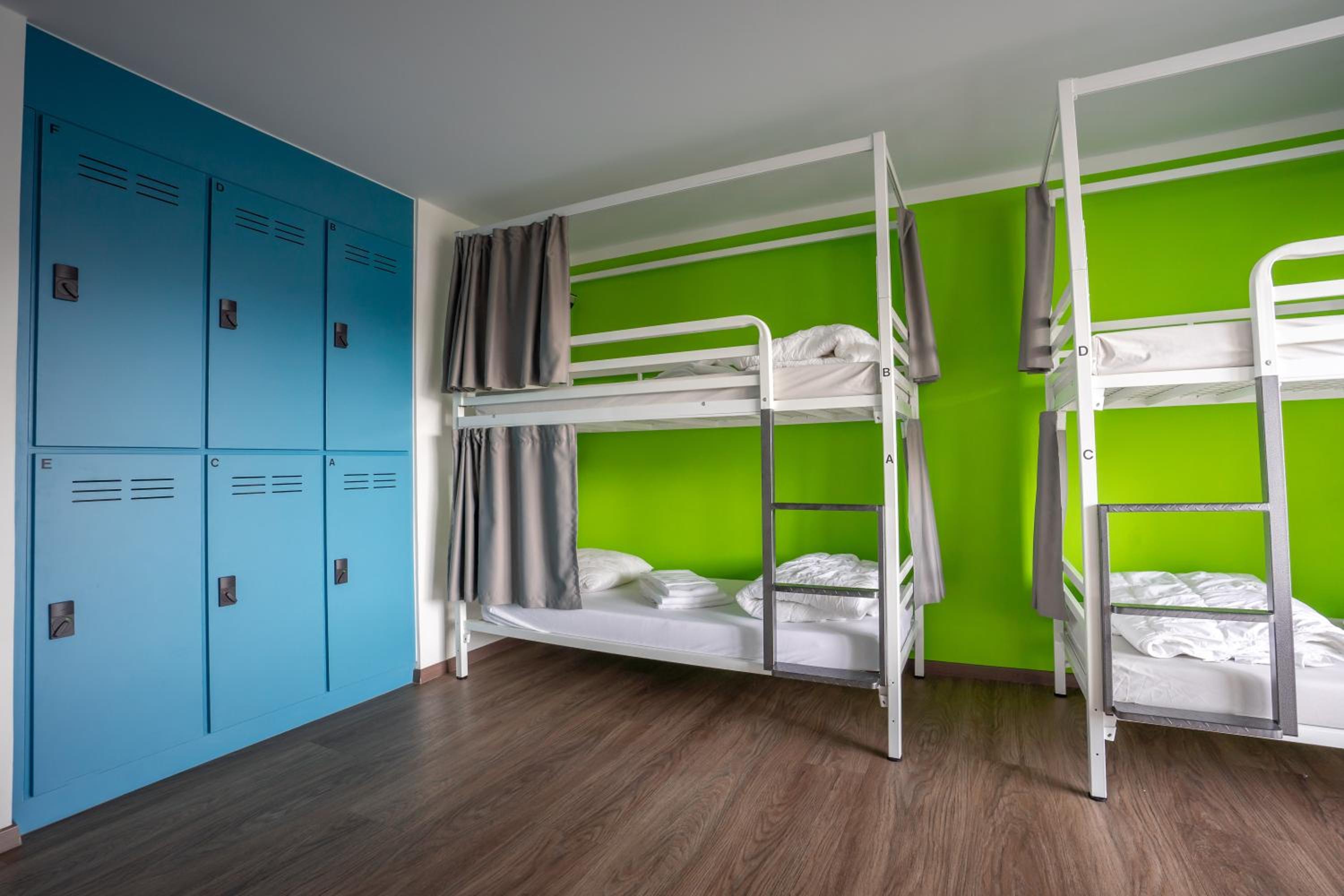Bed in 6-Bed Male Dormitory Room photo 3