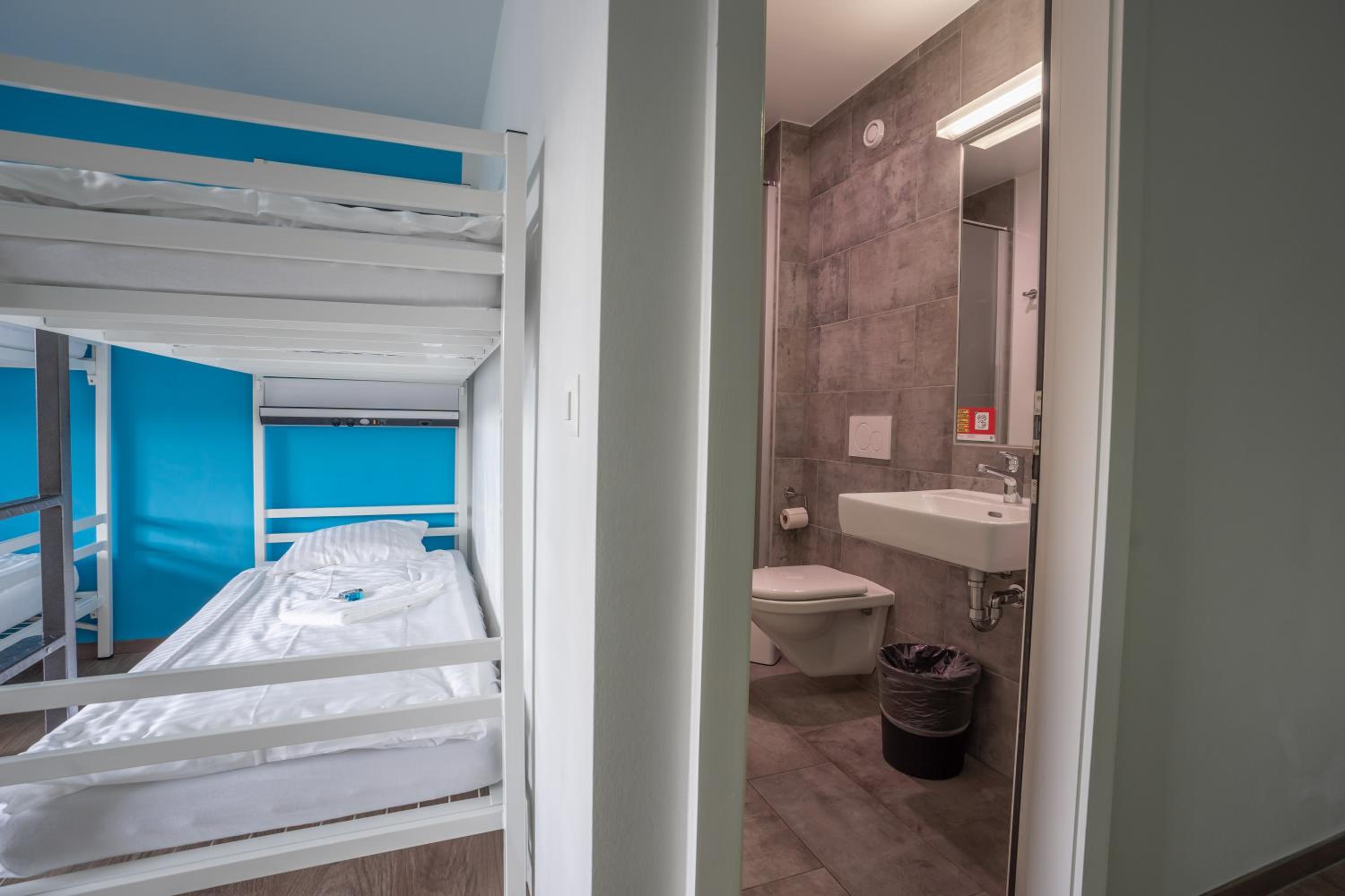 Economy Quadruple Room with Bathroom - Photo 2