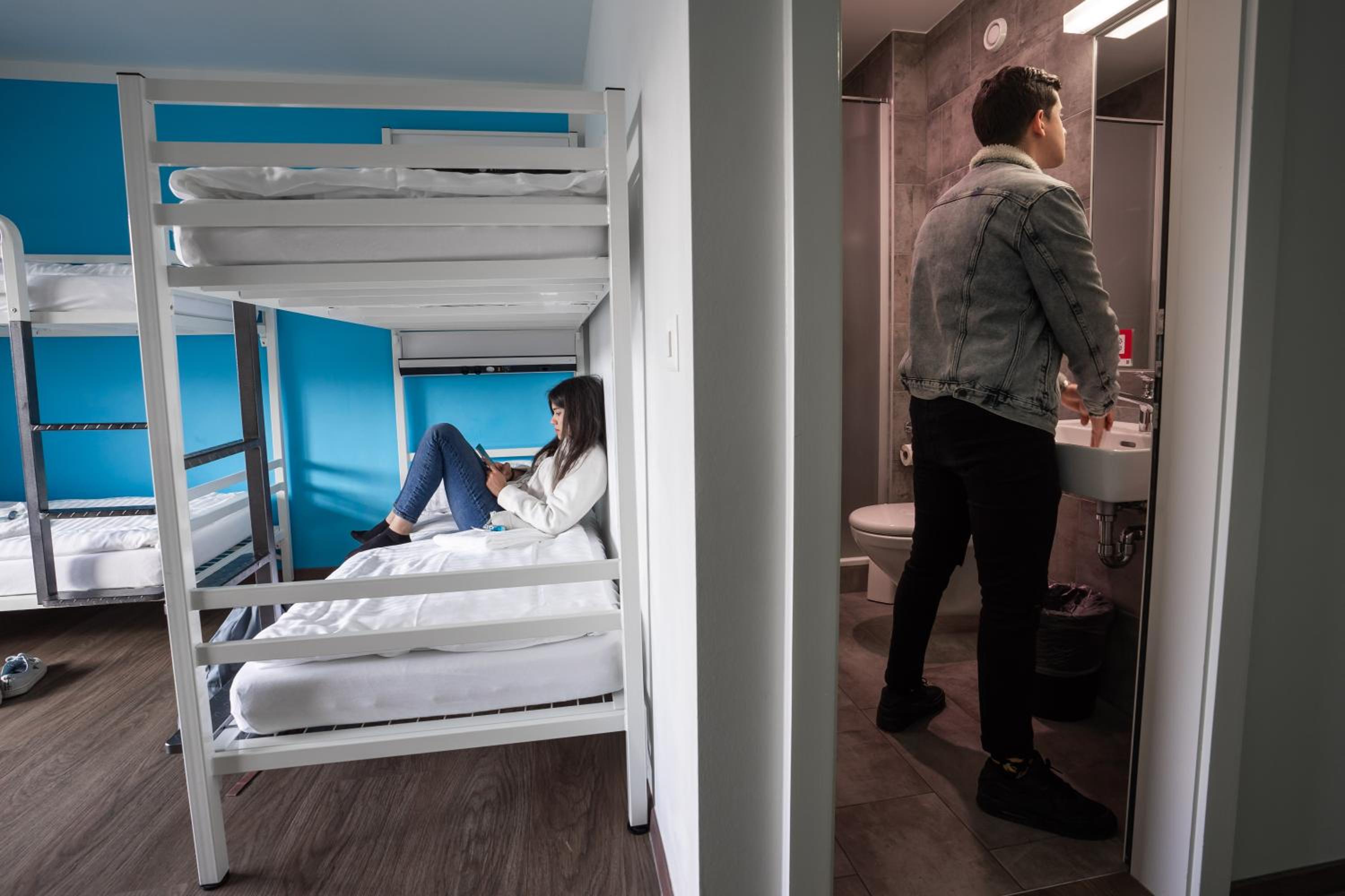 Economy Quadruple Room with Bathroom - Photo 5