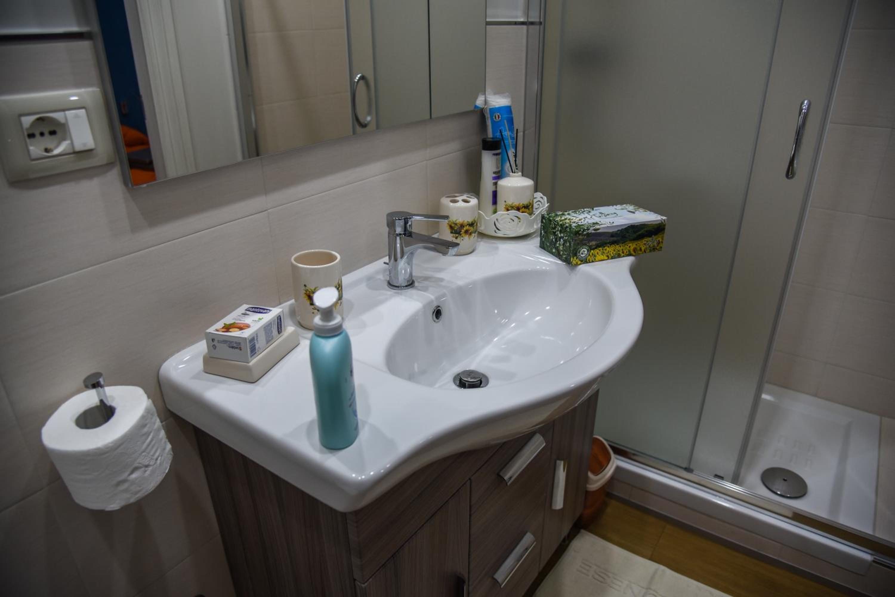 Twin Room with Bathroom photo 2
