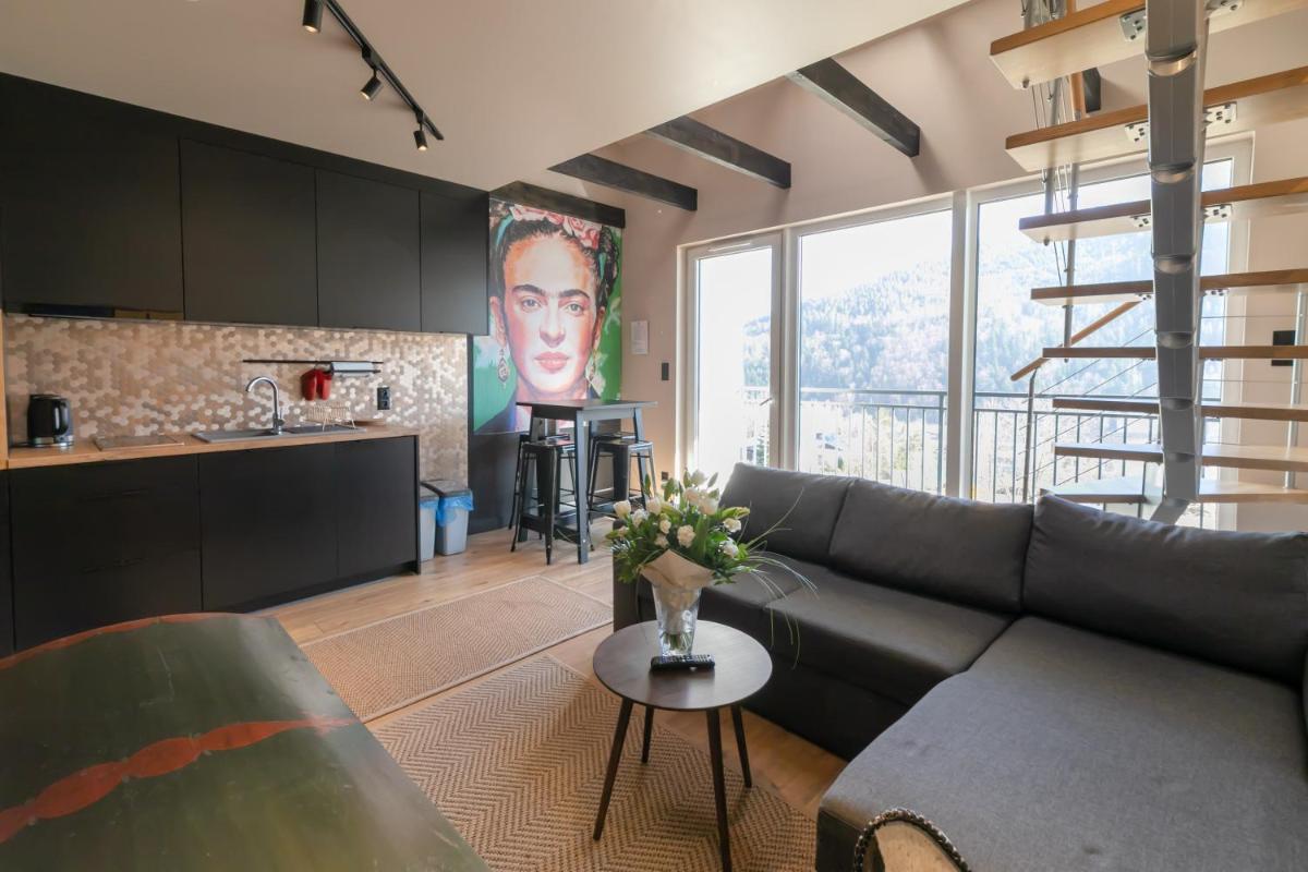 Apartment with Balcony - Photo 4