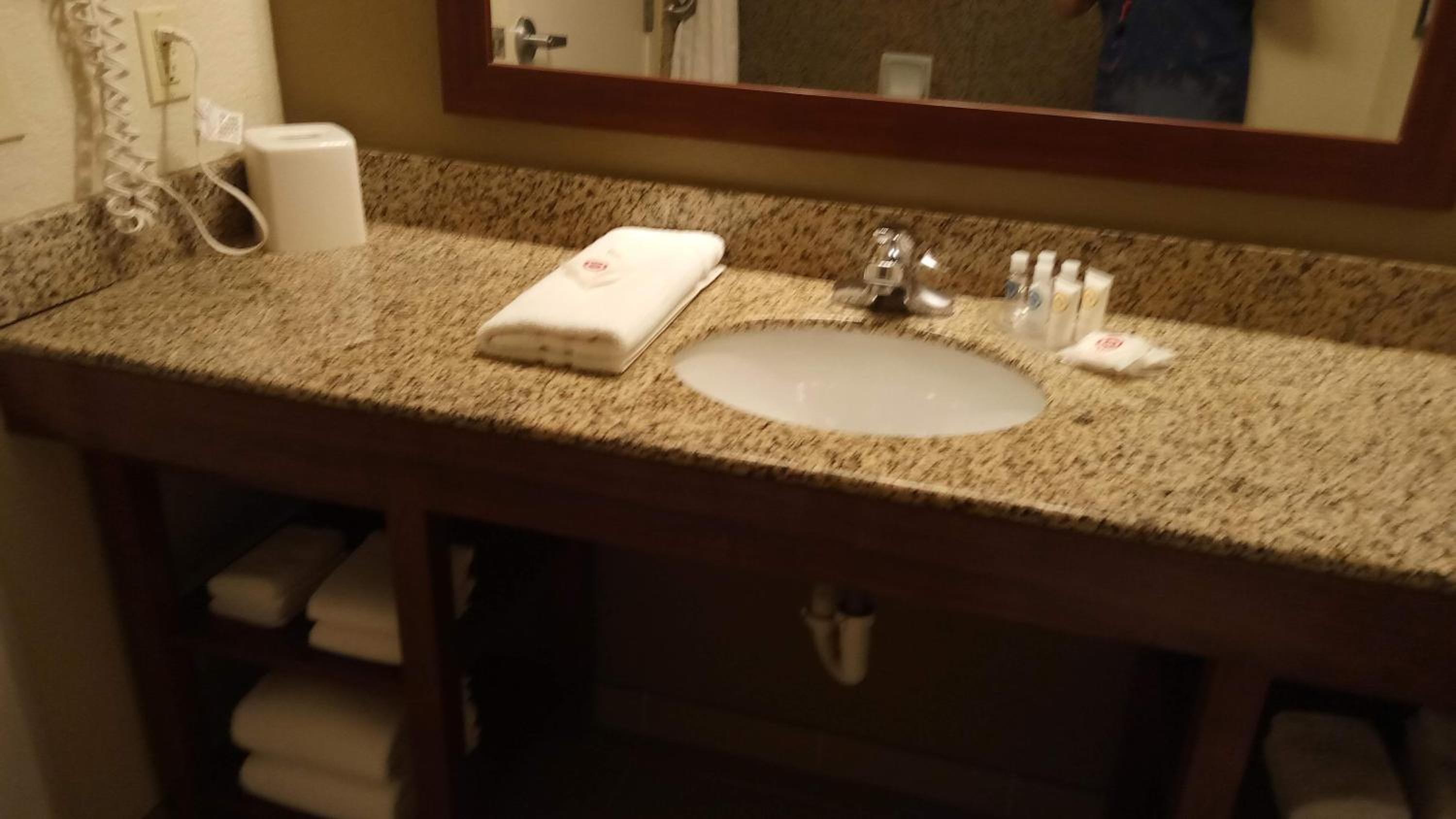 Queen Suite - Non Smoking/Pet Friendly photo 2