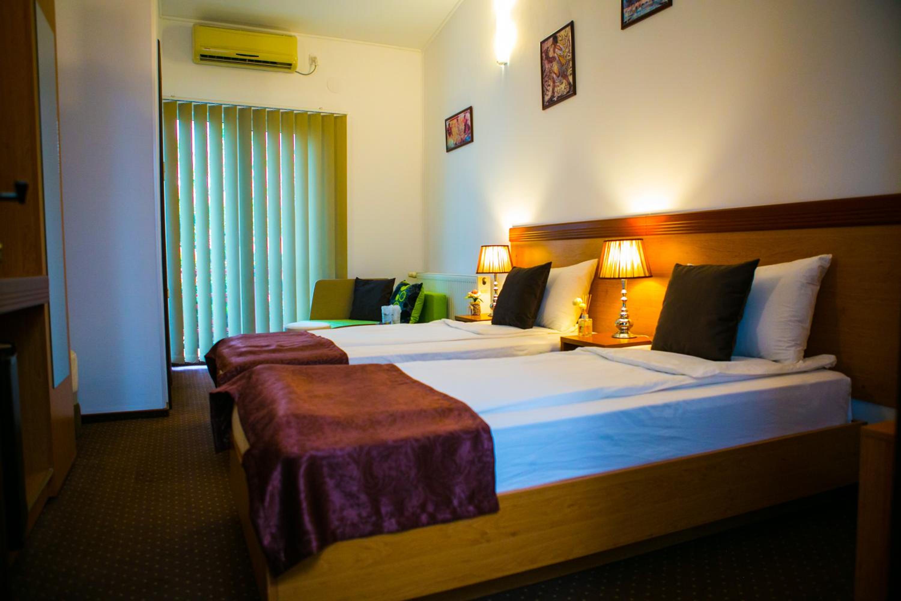 Standard Twin Room with Sofa photo 2