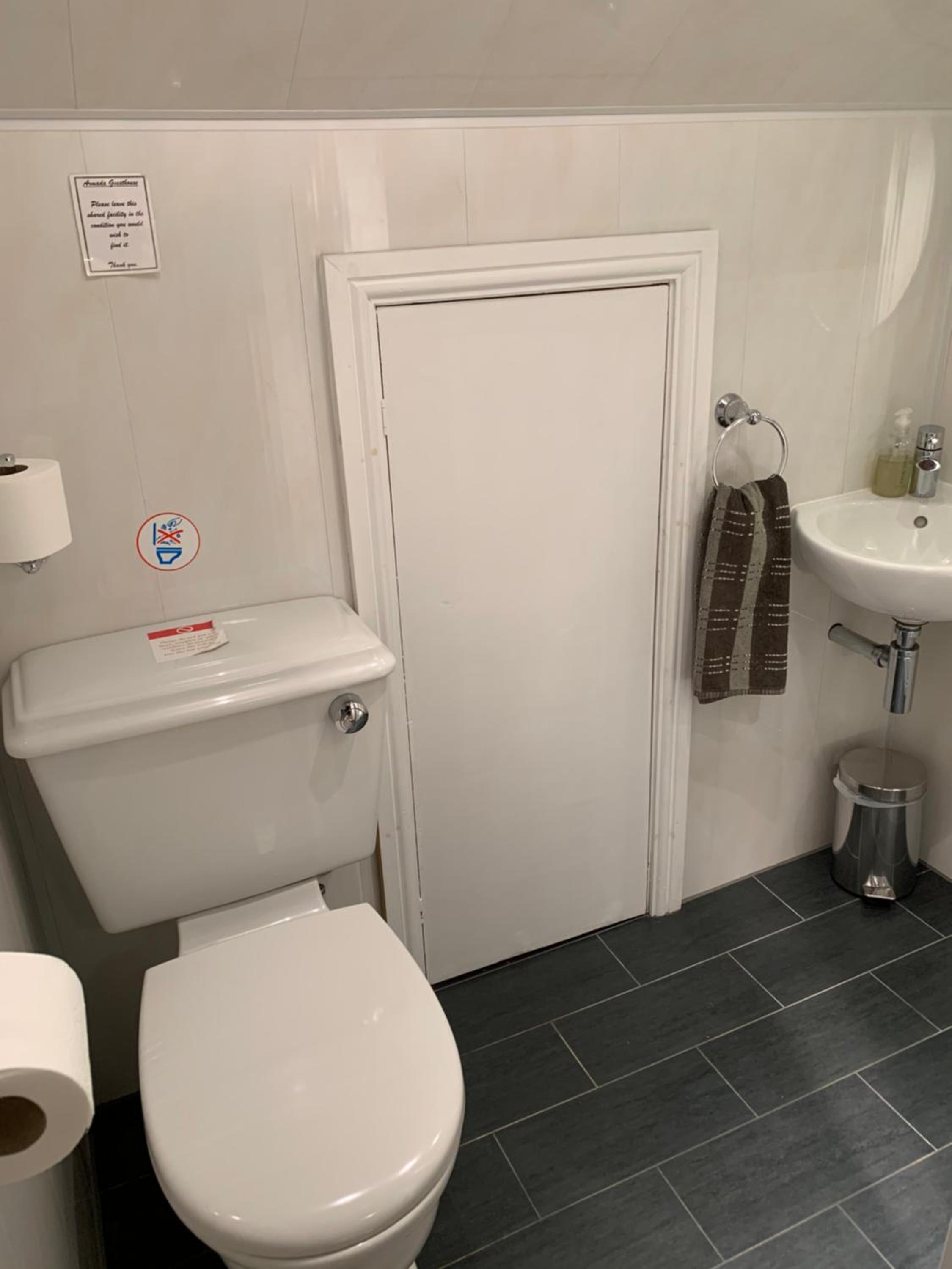 Twin Room with Shared Bathroom photo 3