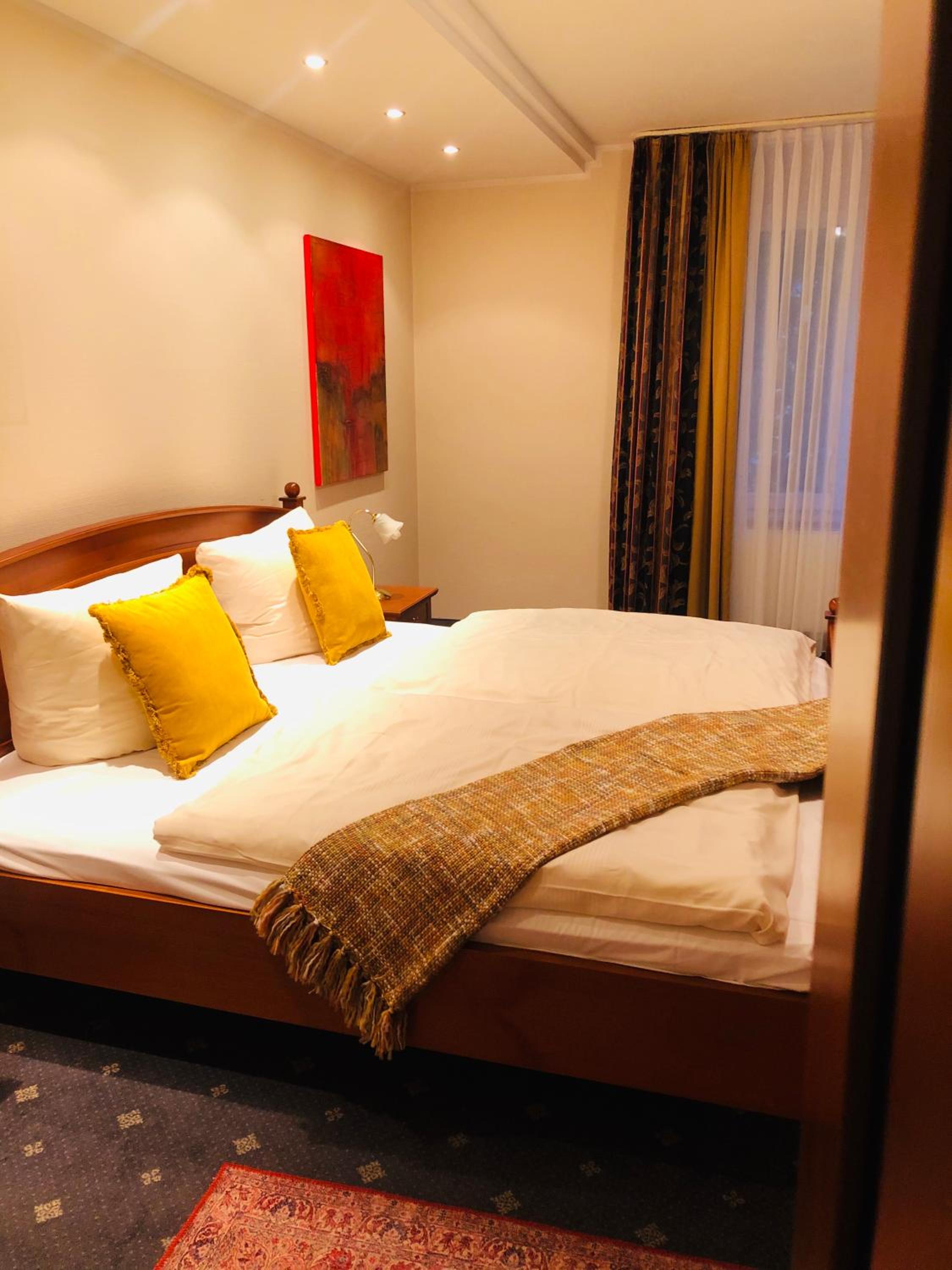 Double Room with Spa Bath photo 3