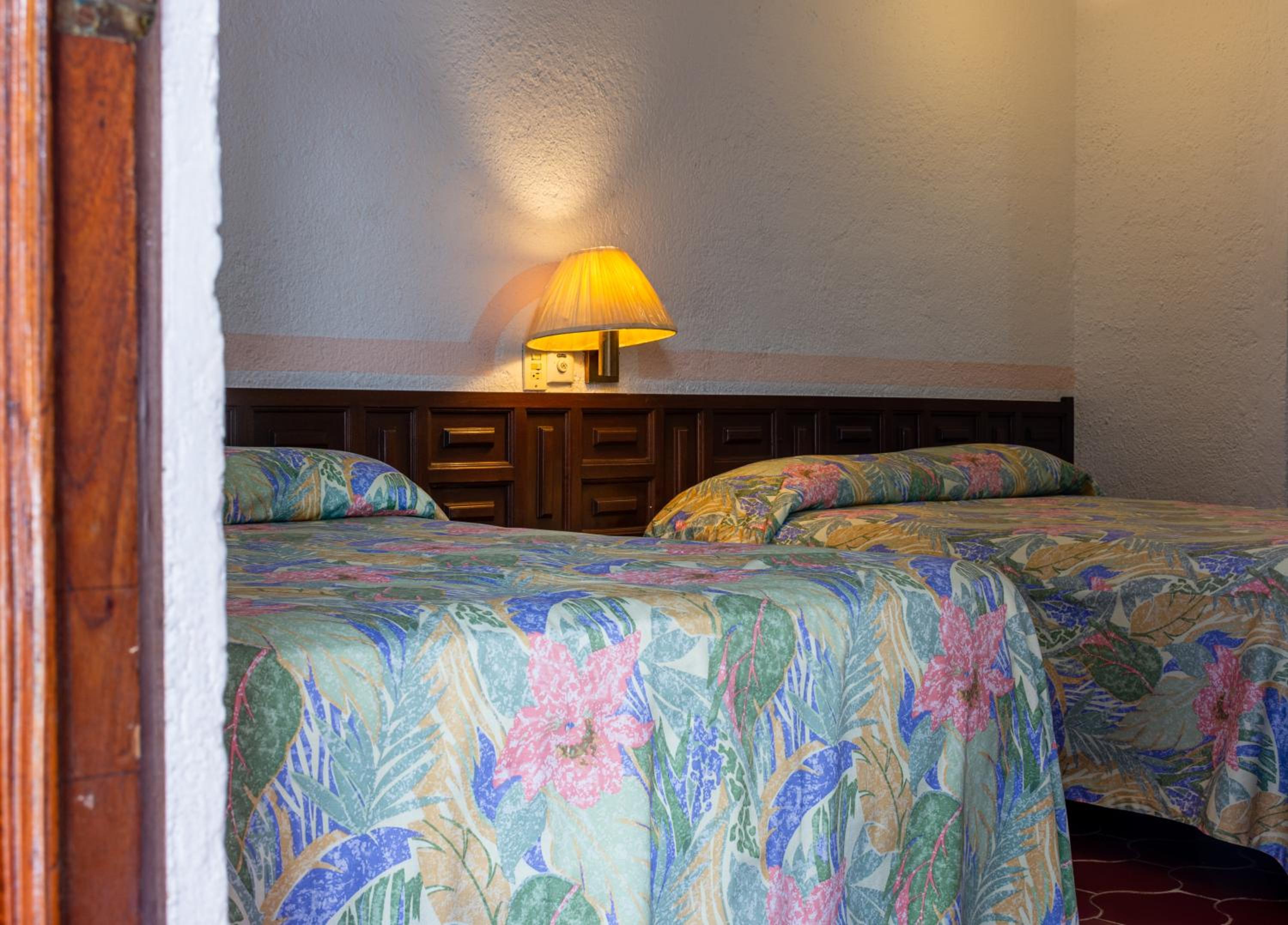 Queen Room with Two Queen Beds - Photo 5