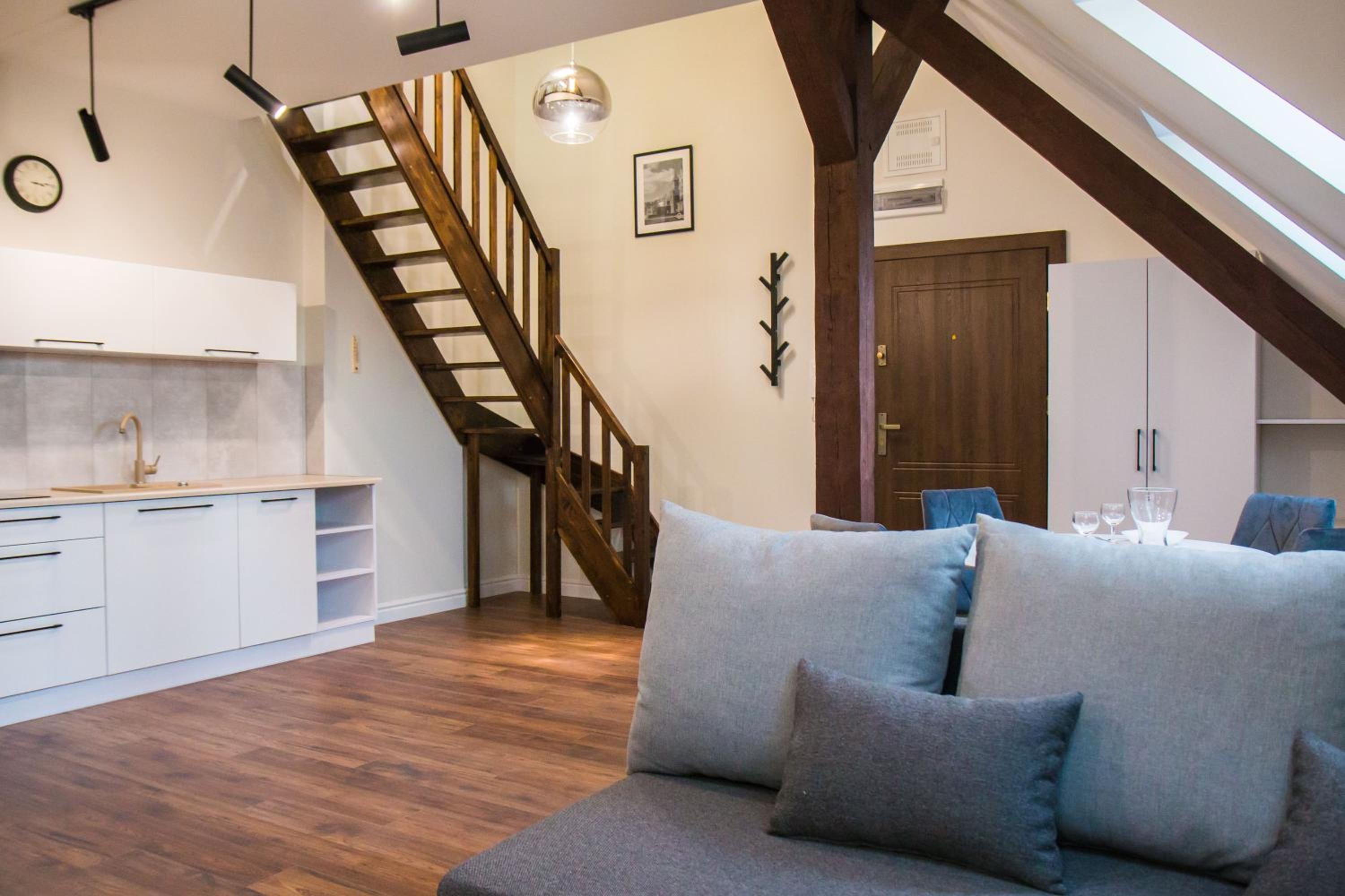 One-Bedroom Apartment - Photo 2