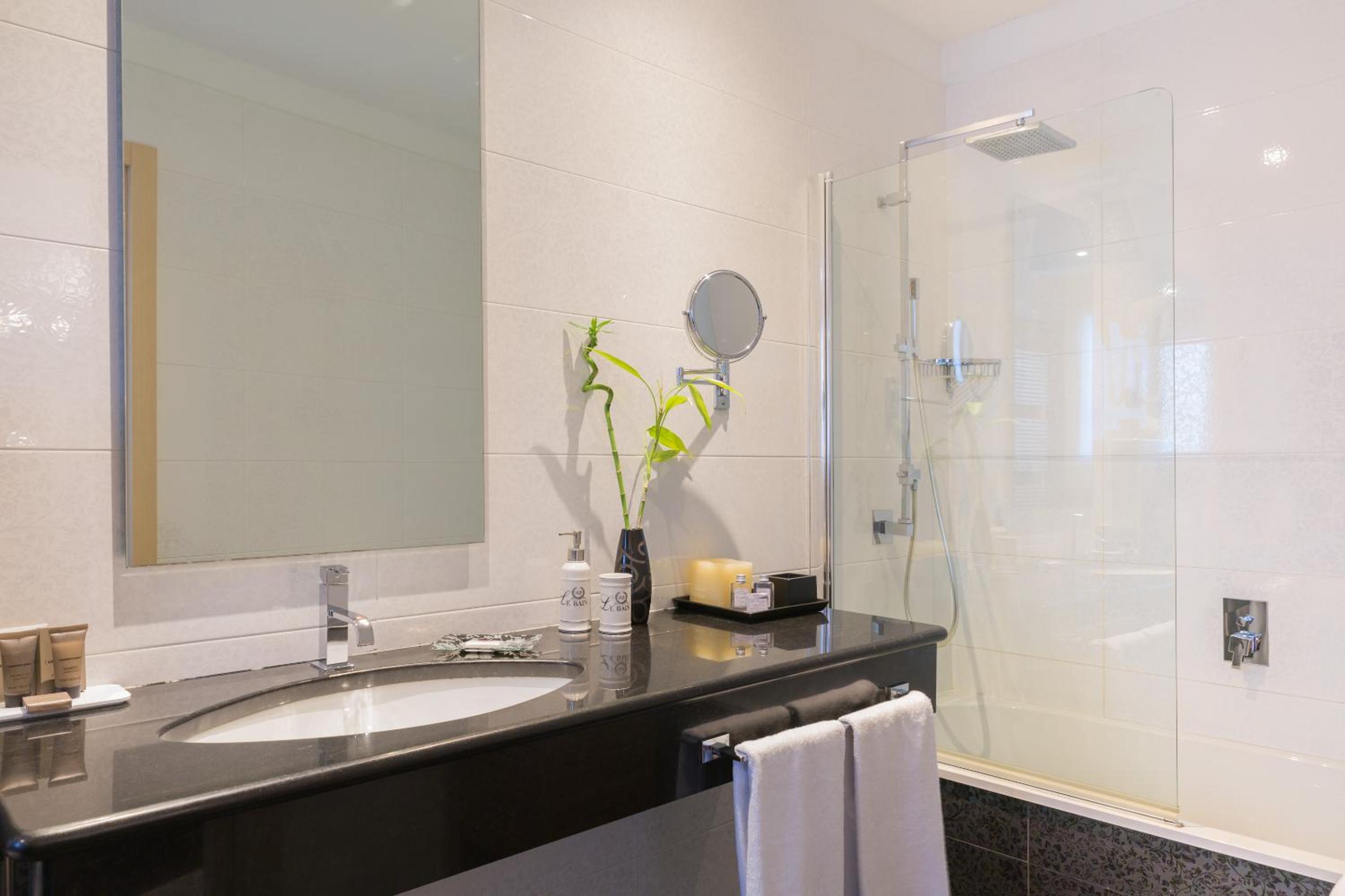 Junior Suite with Terrace - Photo 3