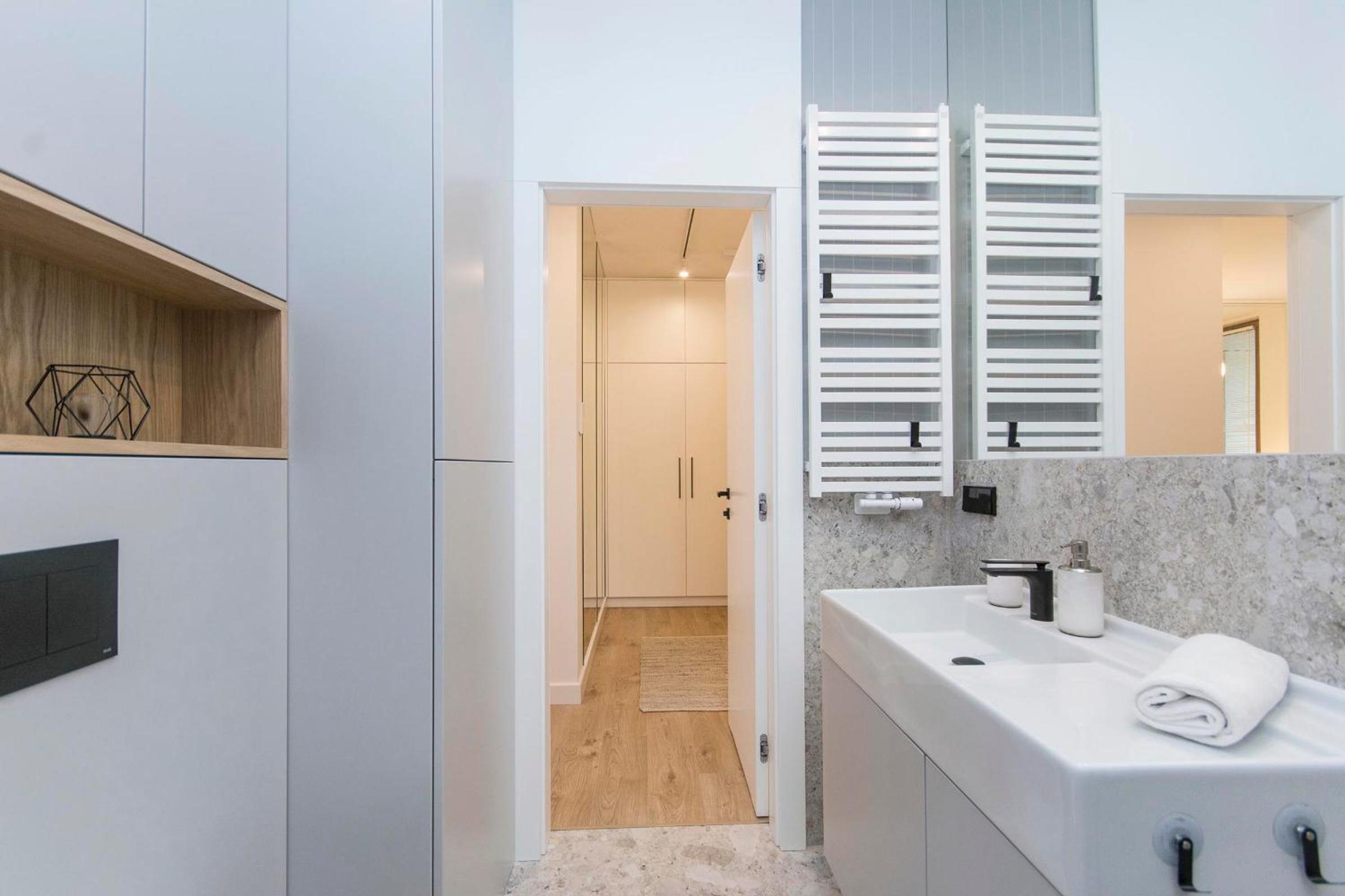 One-Bedroom Apartment - Photo 7