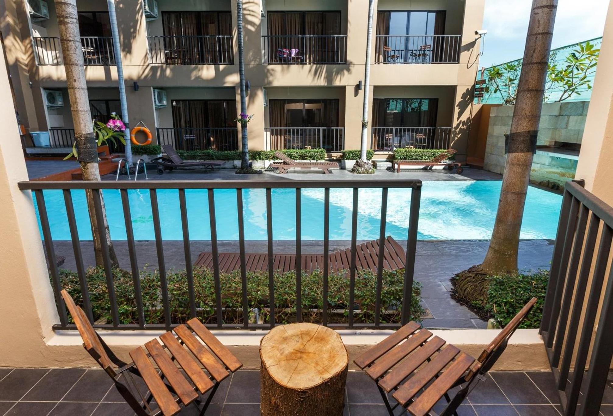 Deluxe Double or Twin Room with Pool Access - Roundtrip Airport Transfer photo 3