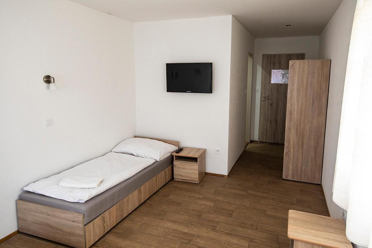 Double Room with Private Bathroom - Photo 3