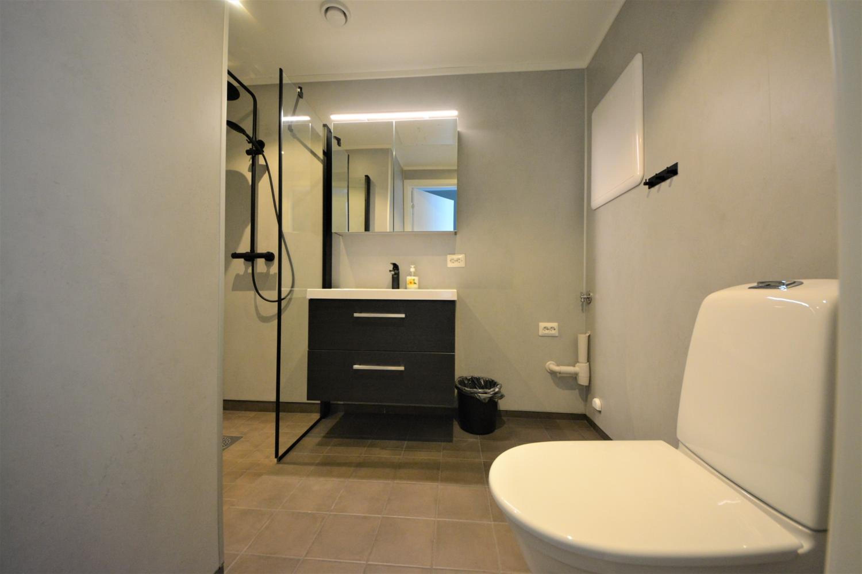 Apartment with Balcony - Photo 2