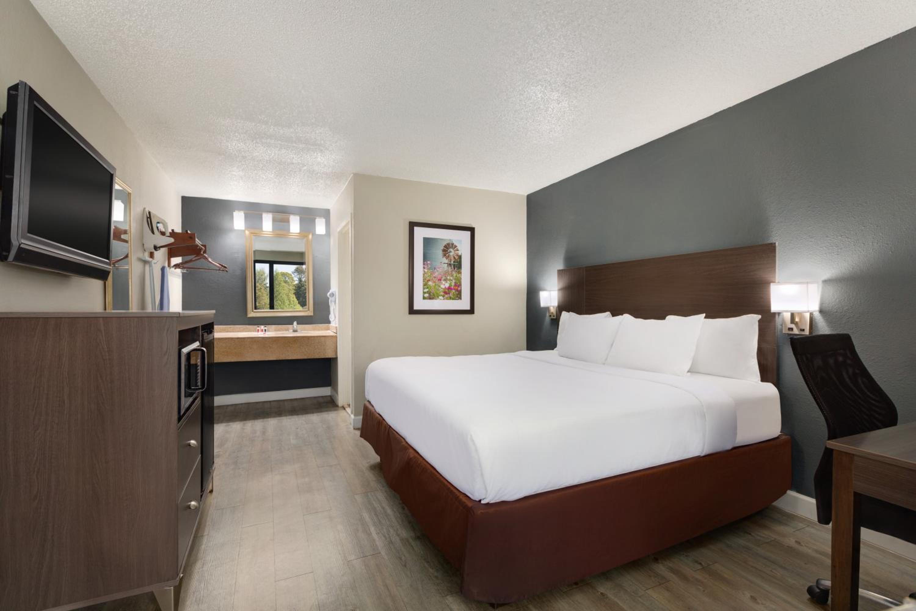 King Room - Mobility Access/Non-Smoking photo 1