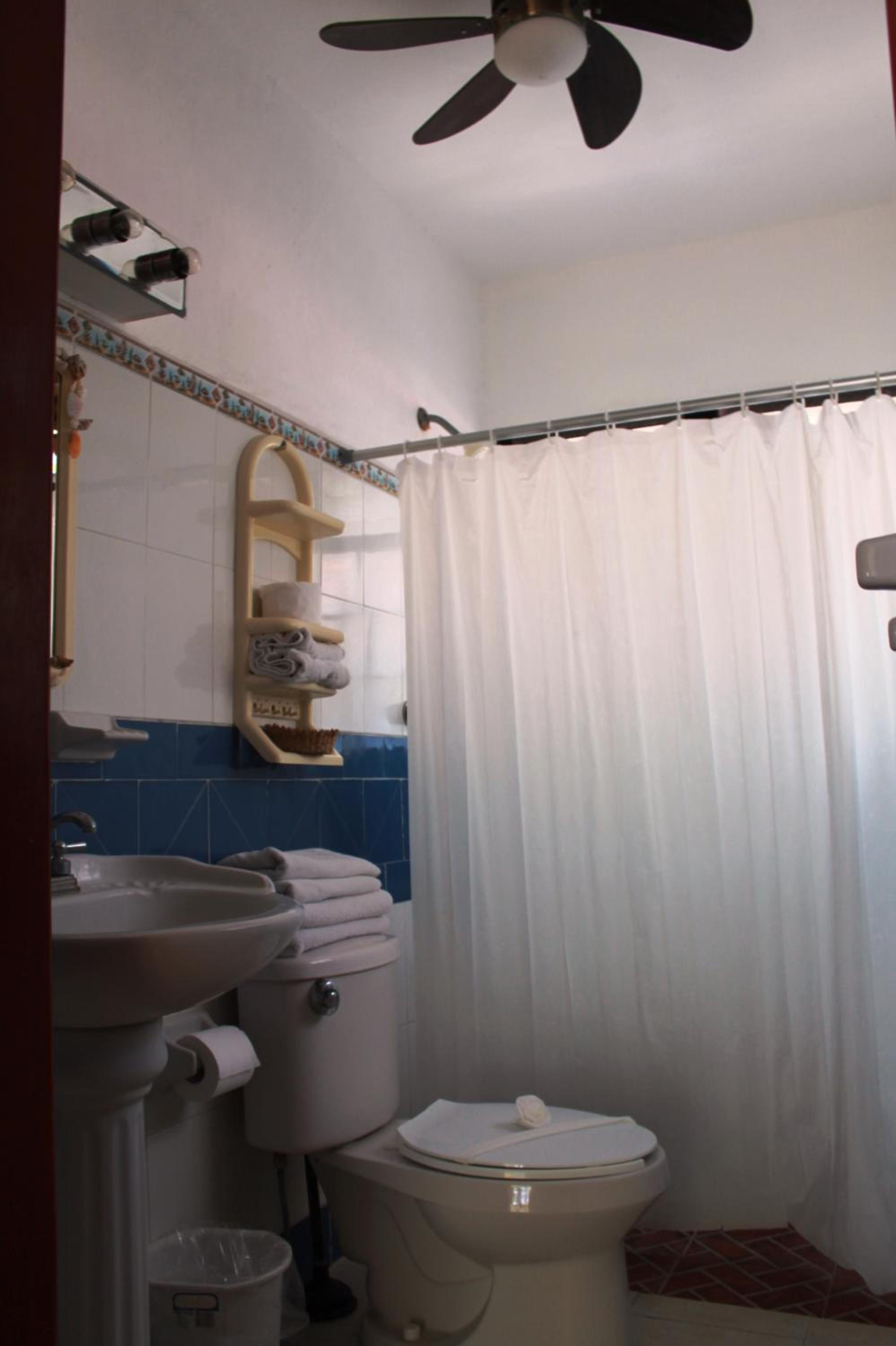 Double Room - Photo 6