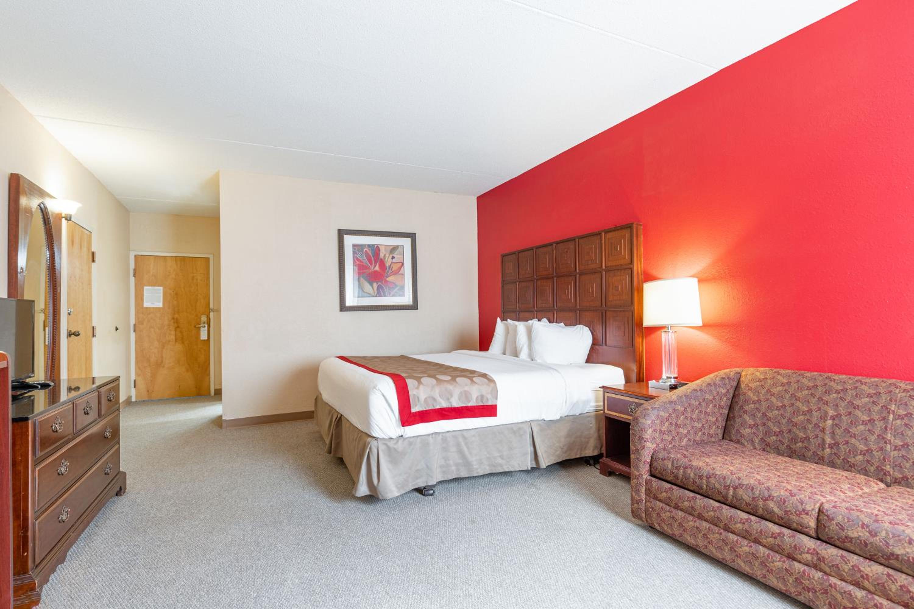 King Room with Sofa Bed - Non-Smoking - Photo 1