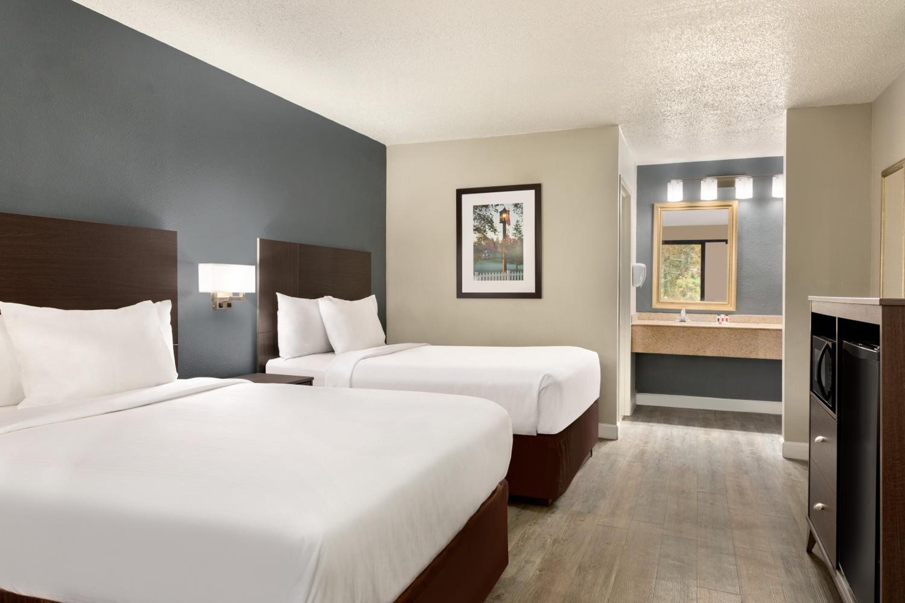 Double Room with Two Double Beds - Non-Smoking photo 3