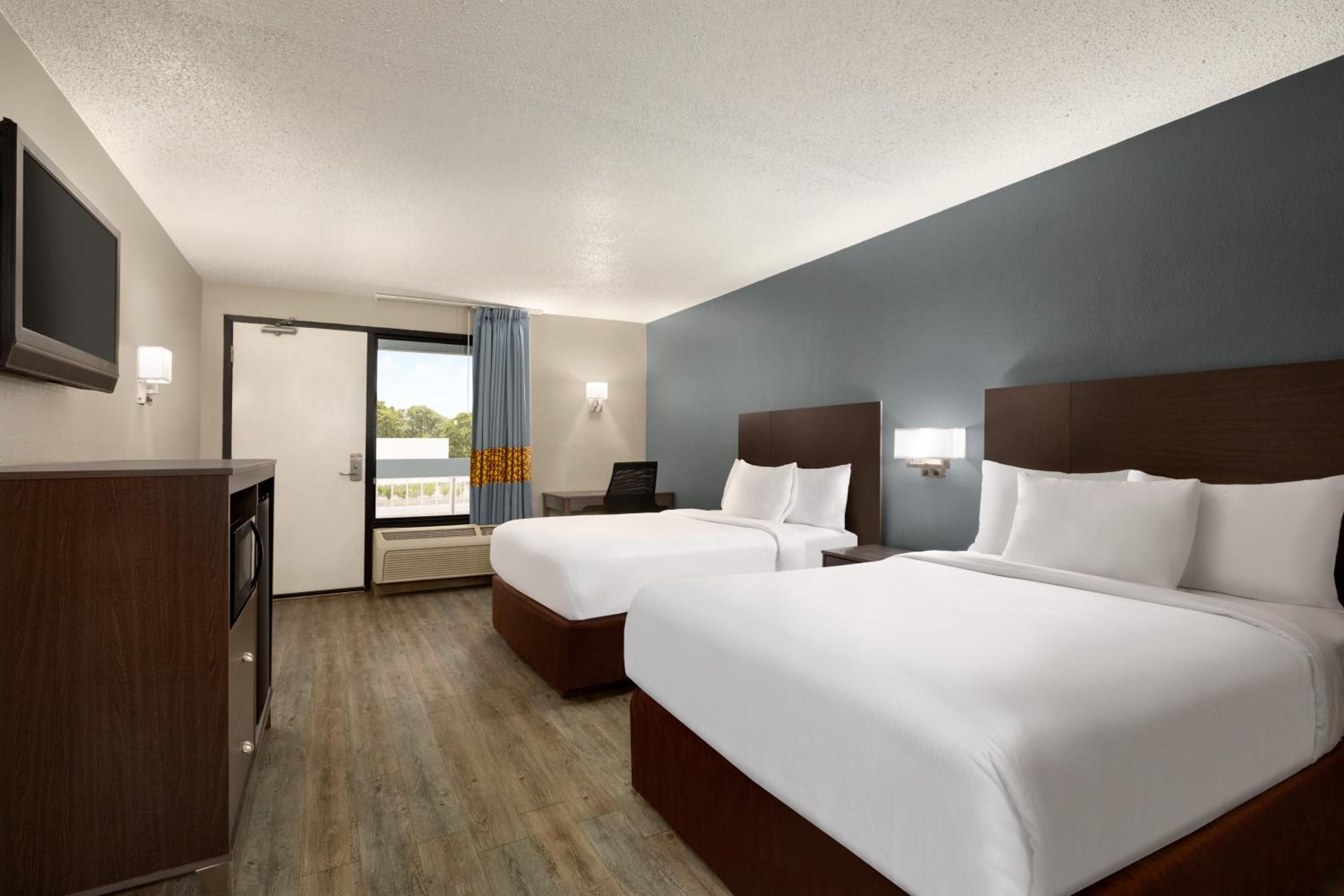 Double Room with Two Double Beds - Non-Smoking photo 1