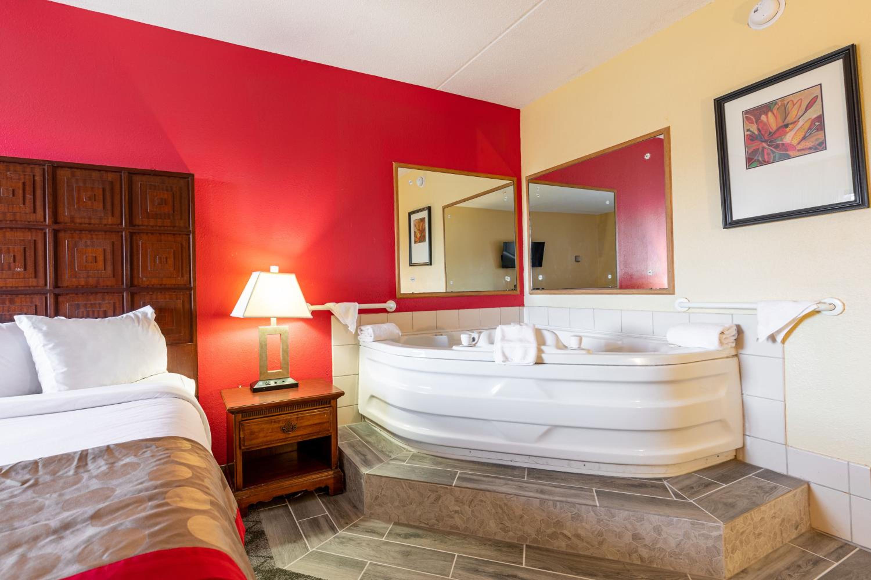 King Studio Suite with Jetted Tub - Non-Smoking - Photo 2