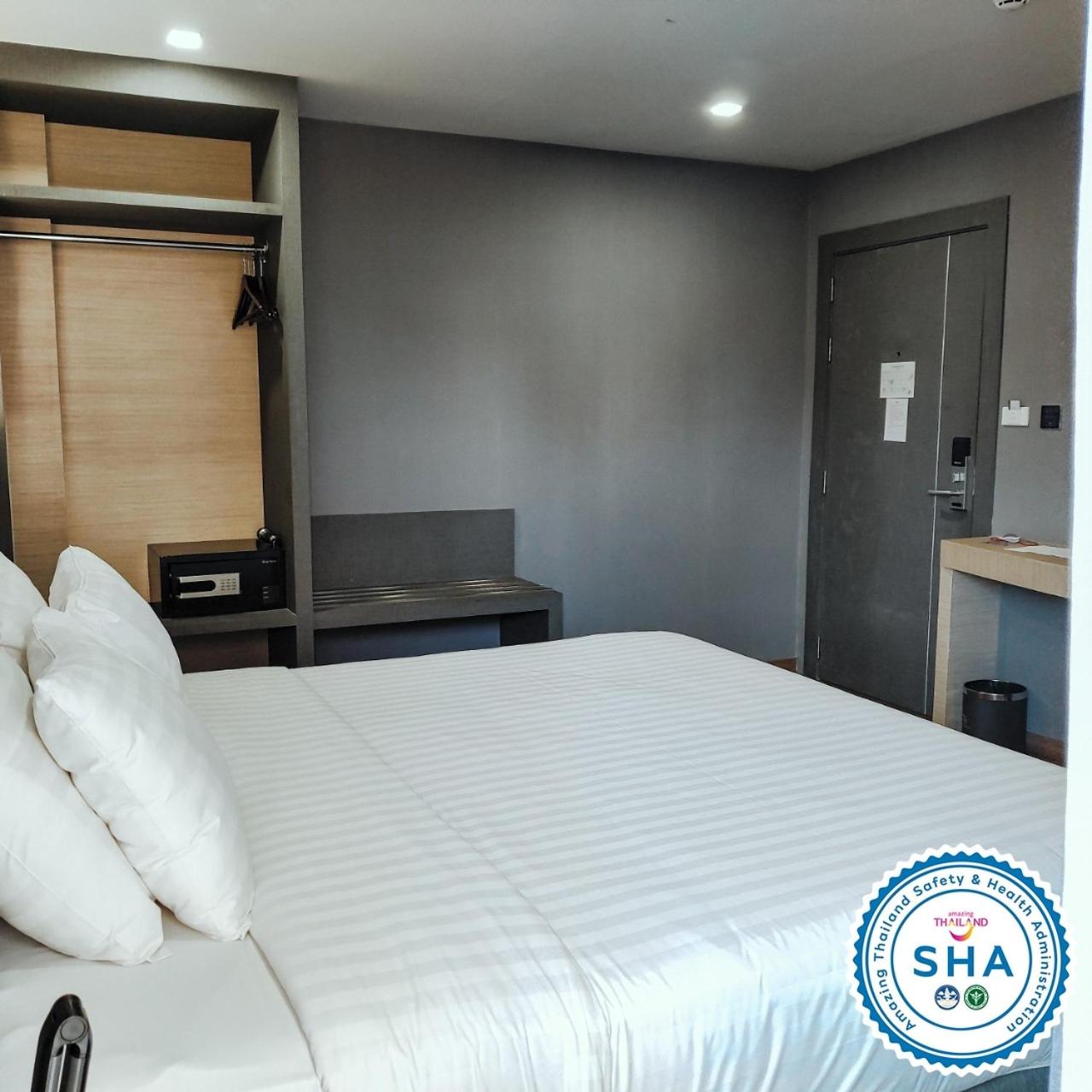 Deluxe Double Room photo 2