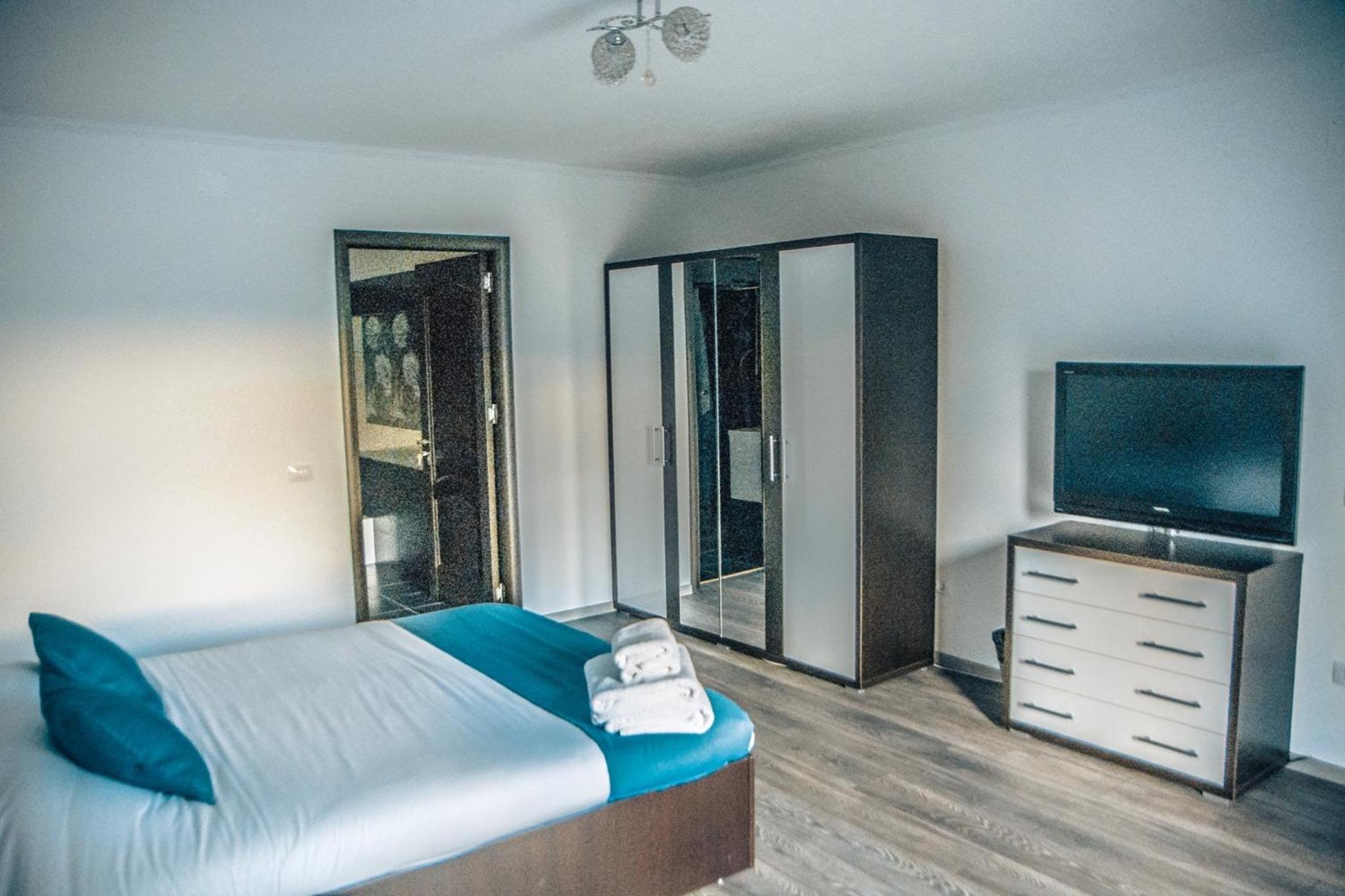 Double Room with Balcony - Photo 1