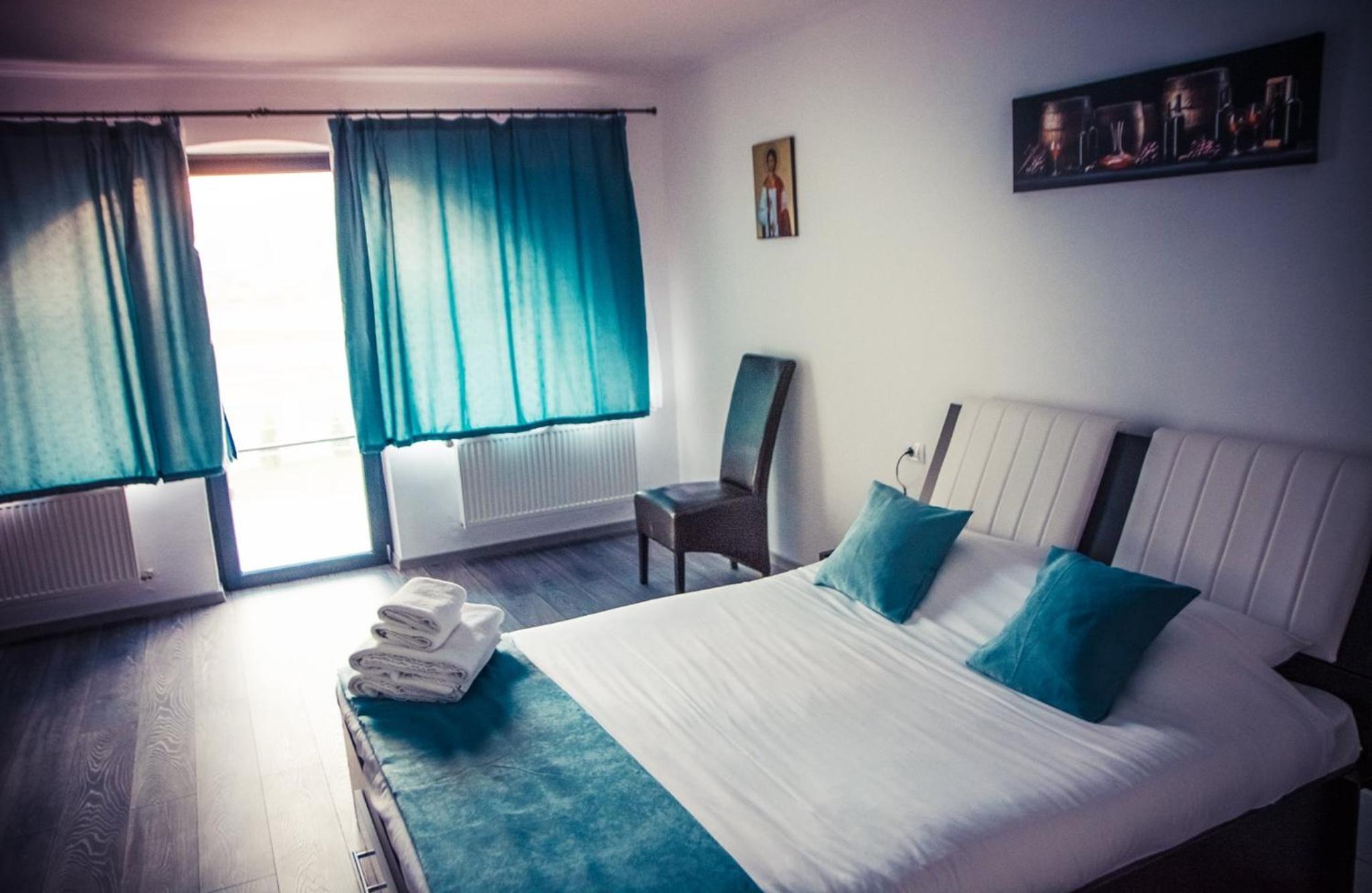 Double Room with Balcony - Photo 2