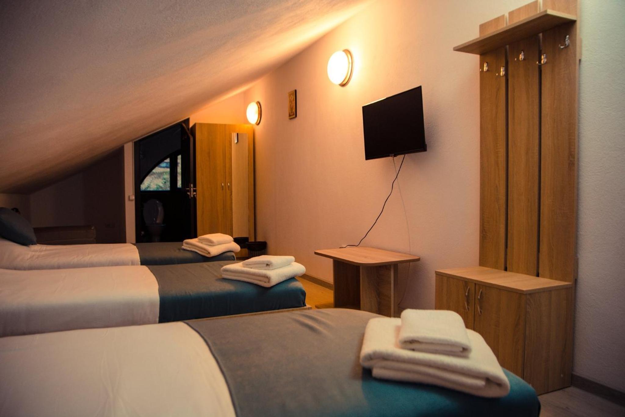 Triple Room with Private Bathroom - Photo 1