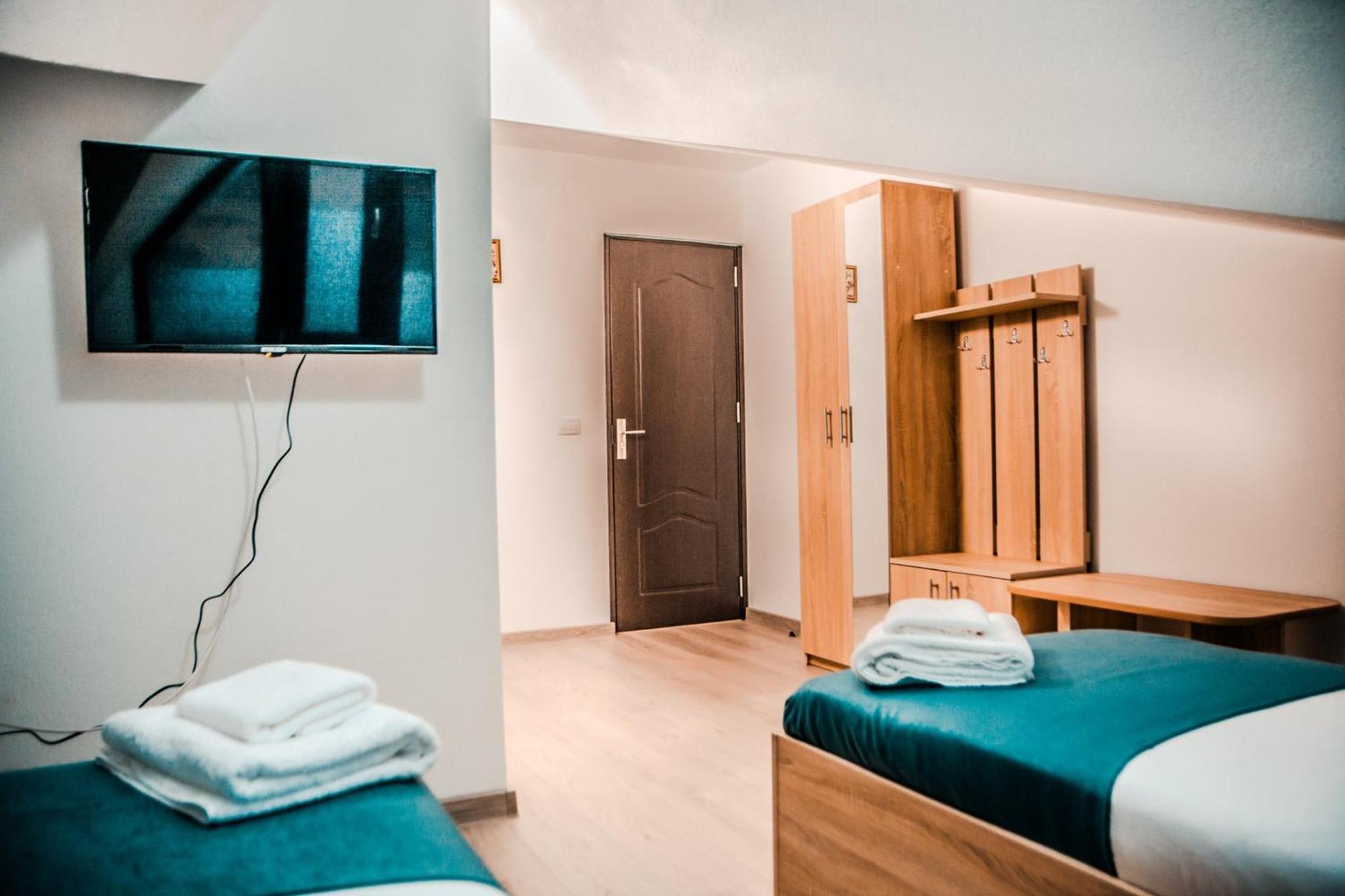Twin Room with Private Bathroom - Photo 1