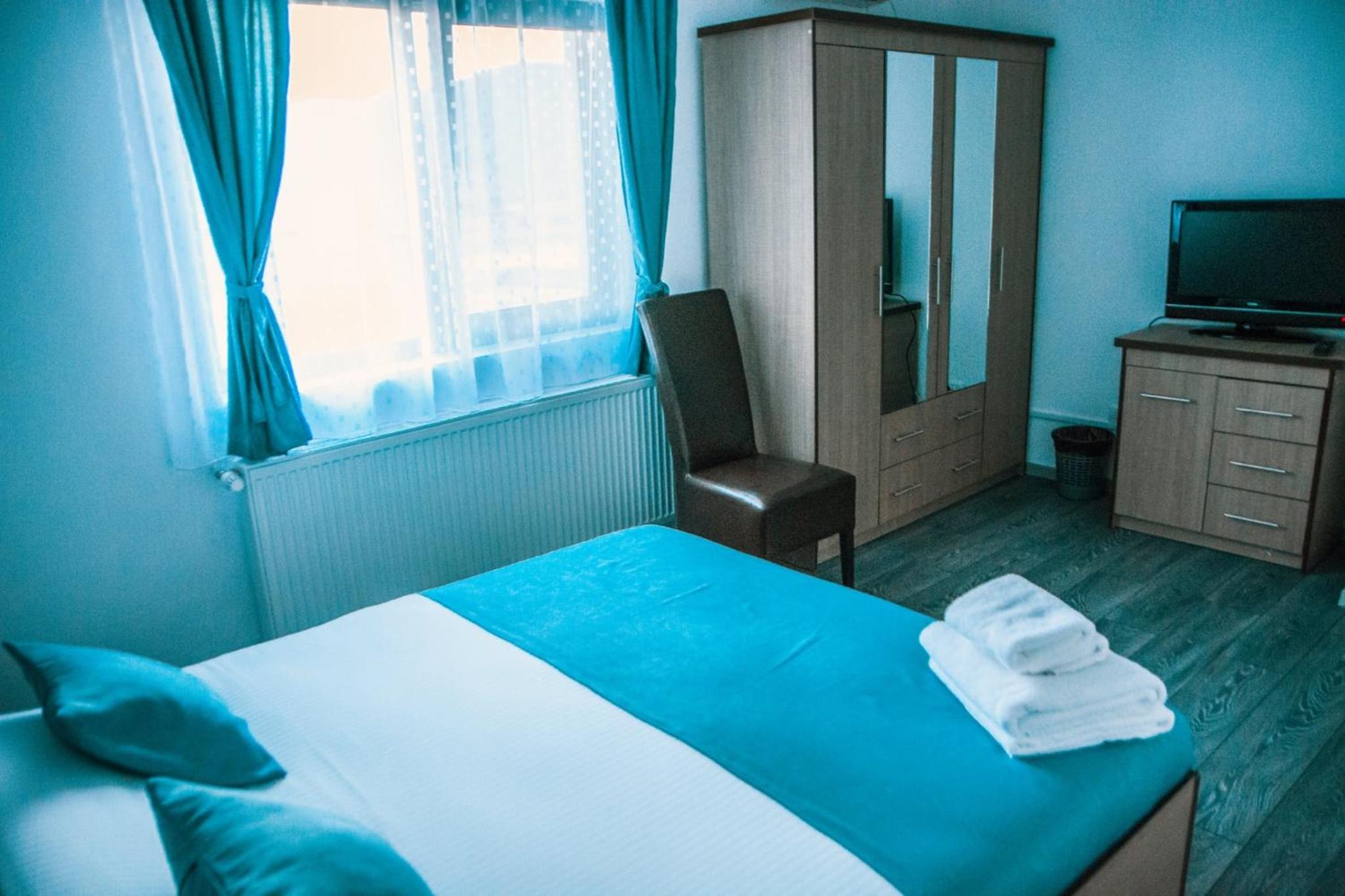 Double Room with Private Bathroom - Photo 1
