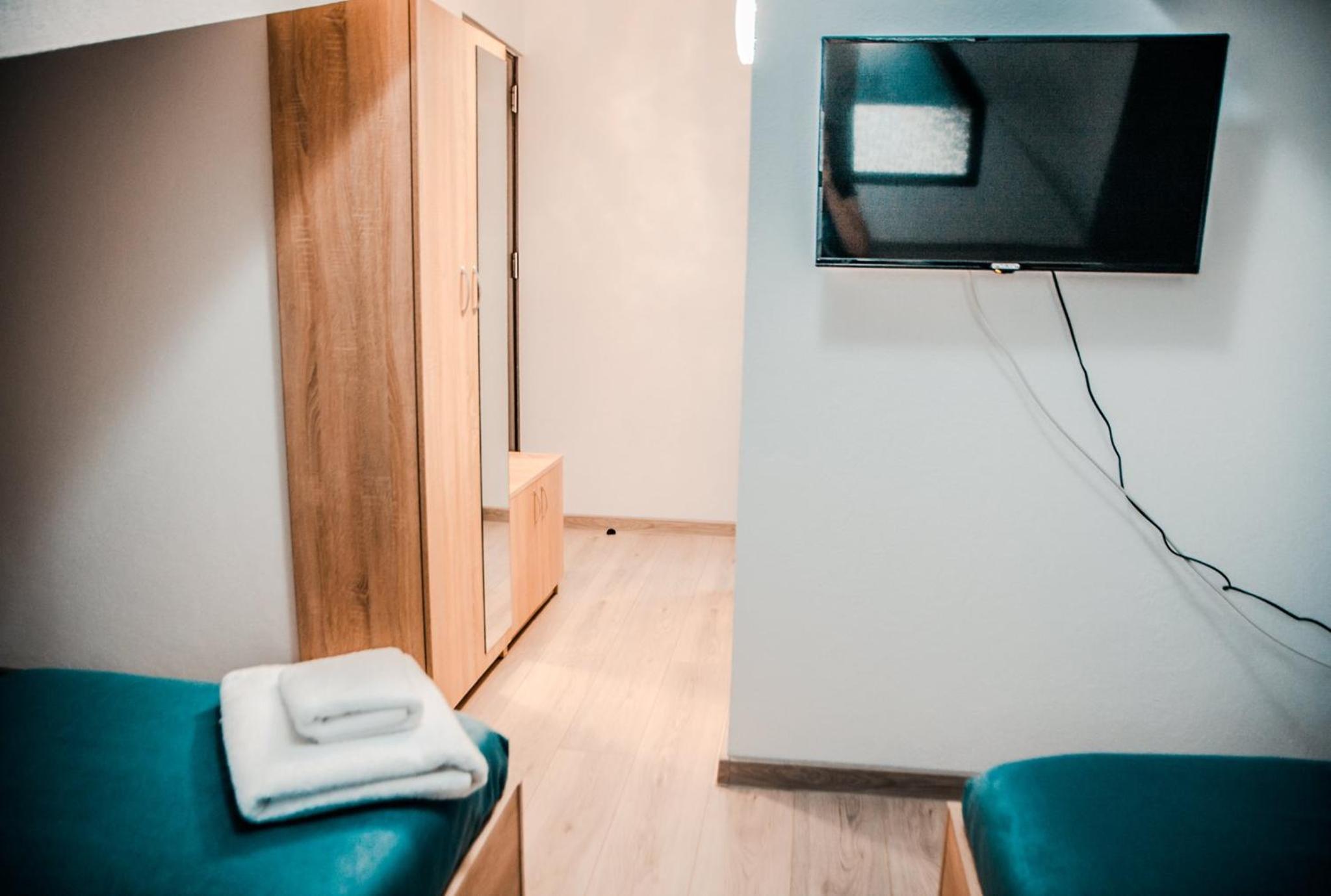 Twin Room with Private Bathroom - Photo 2