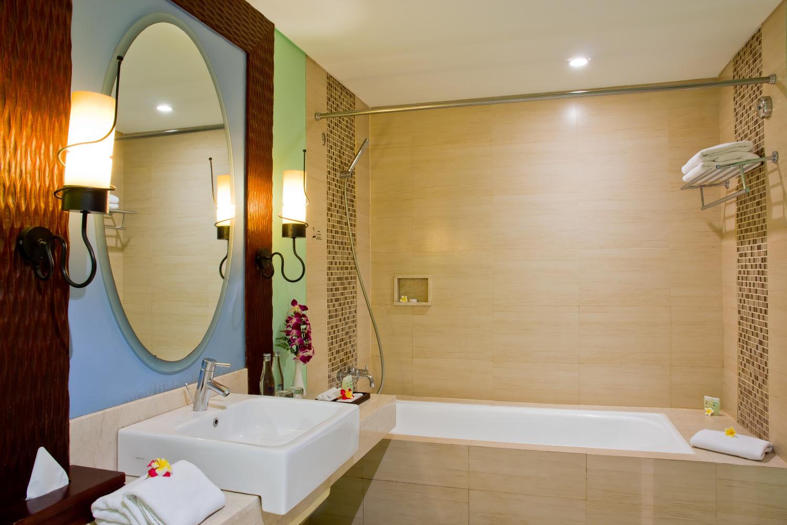 Deluxe Double or Twin Room with Pool Access - Photo 6