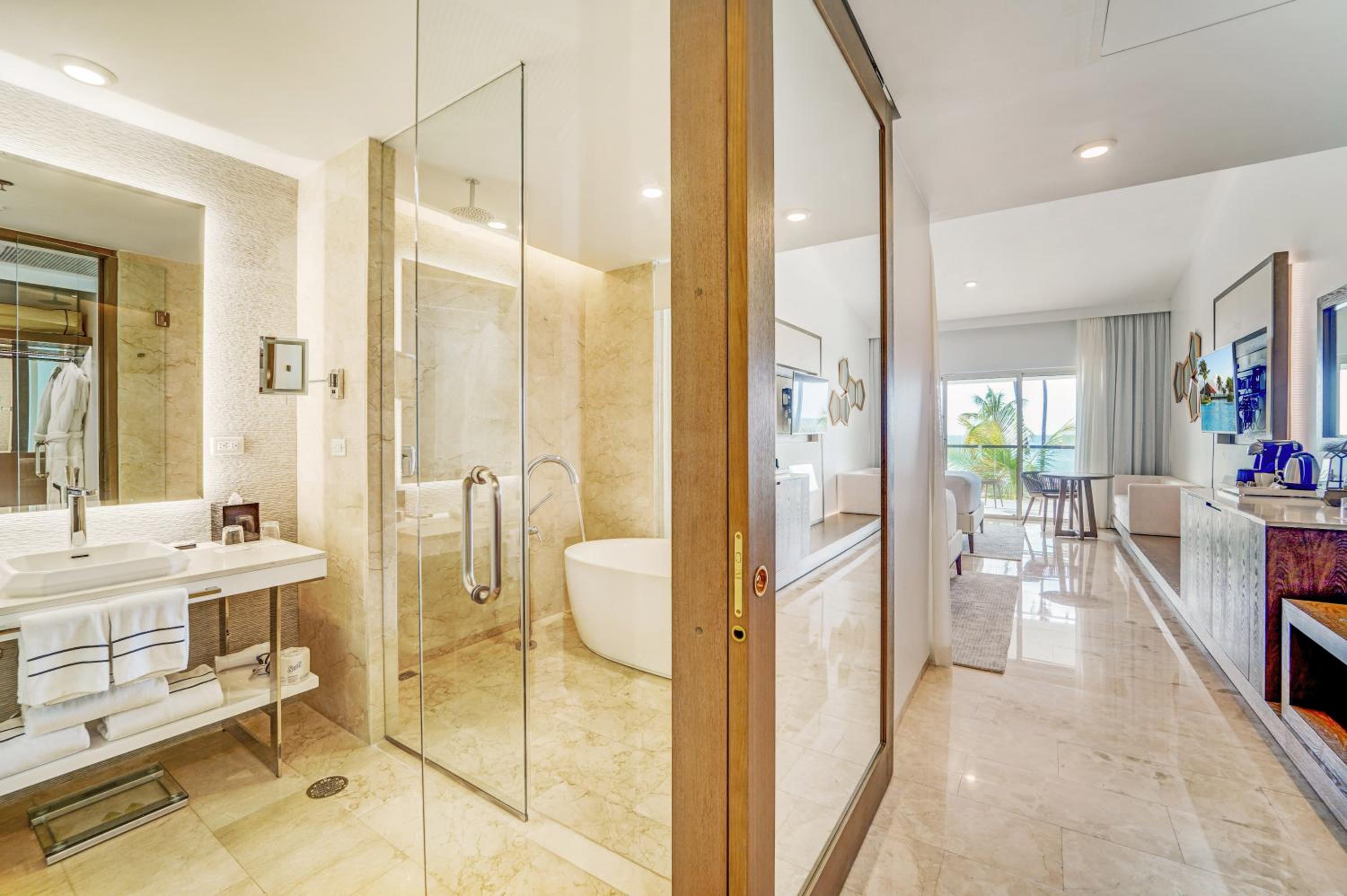 Deluxe Double Room with Two Double Beds - Oceanfront - Photo 4