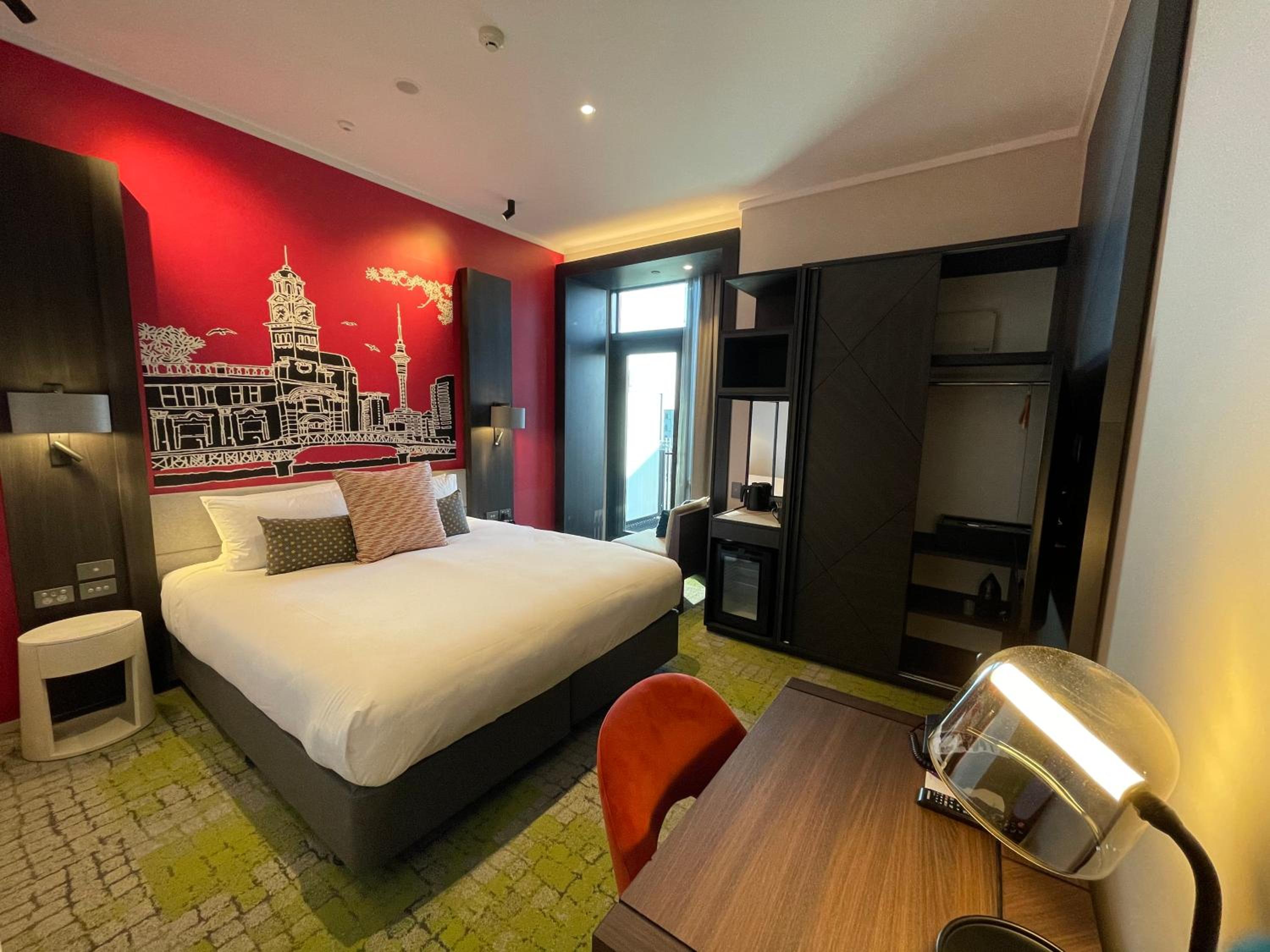 Deluxe King Room - Photo 3