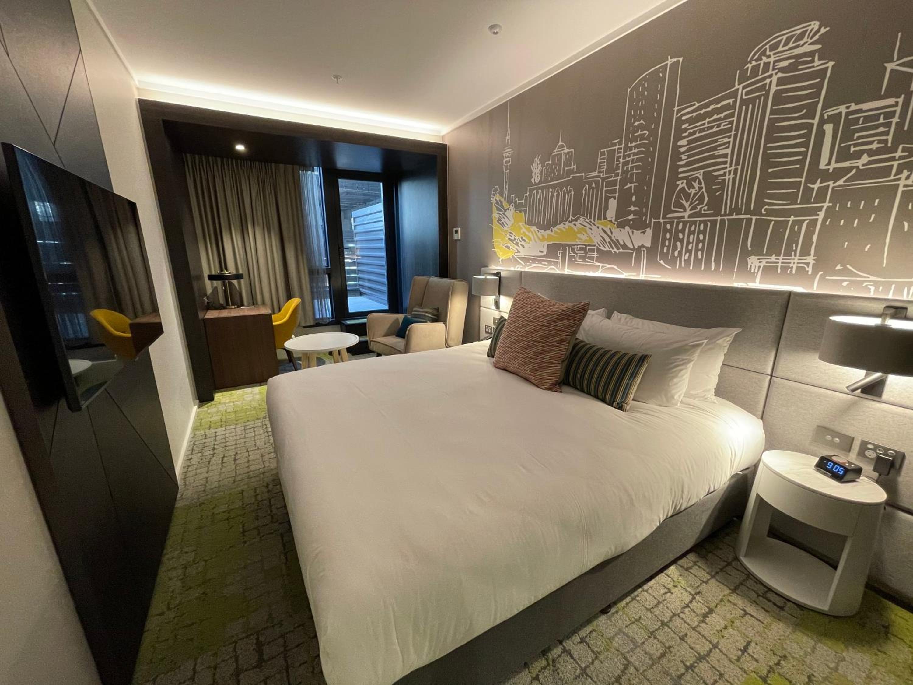 Superior King Room - Photo 3