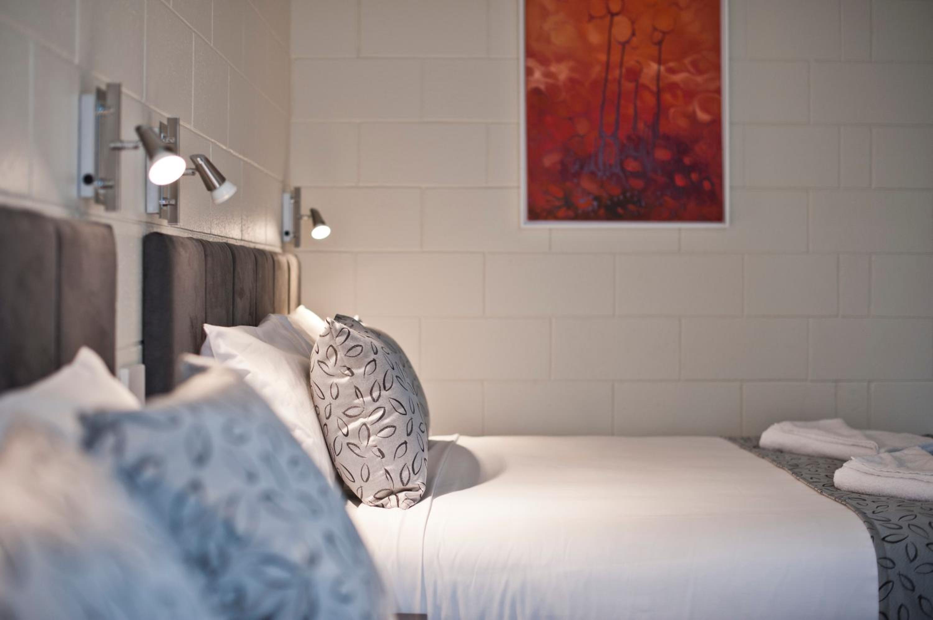 Standard Double or Twin Room (2x Queen Beds) - Photo 9