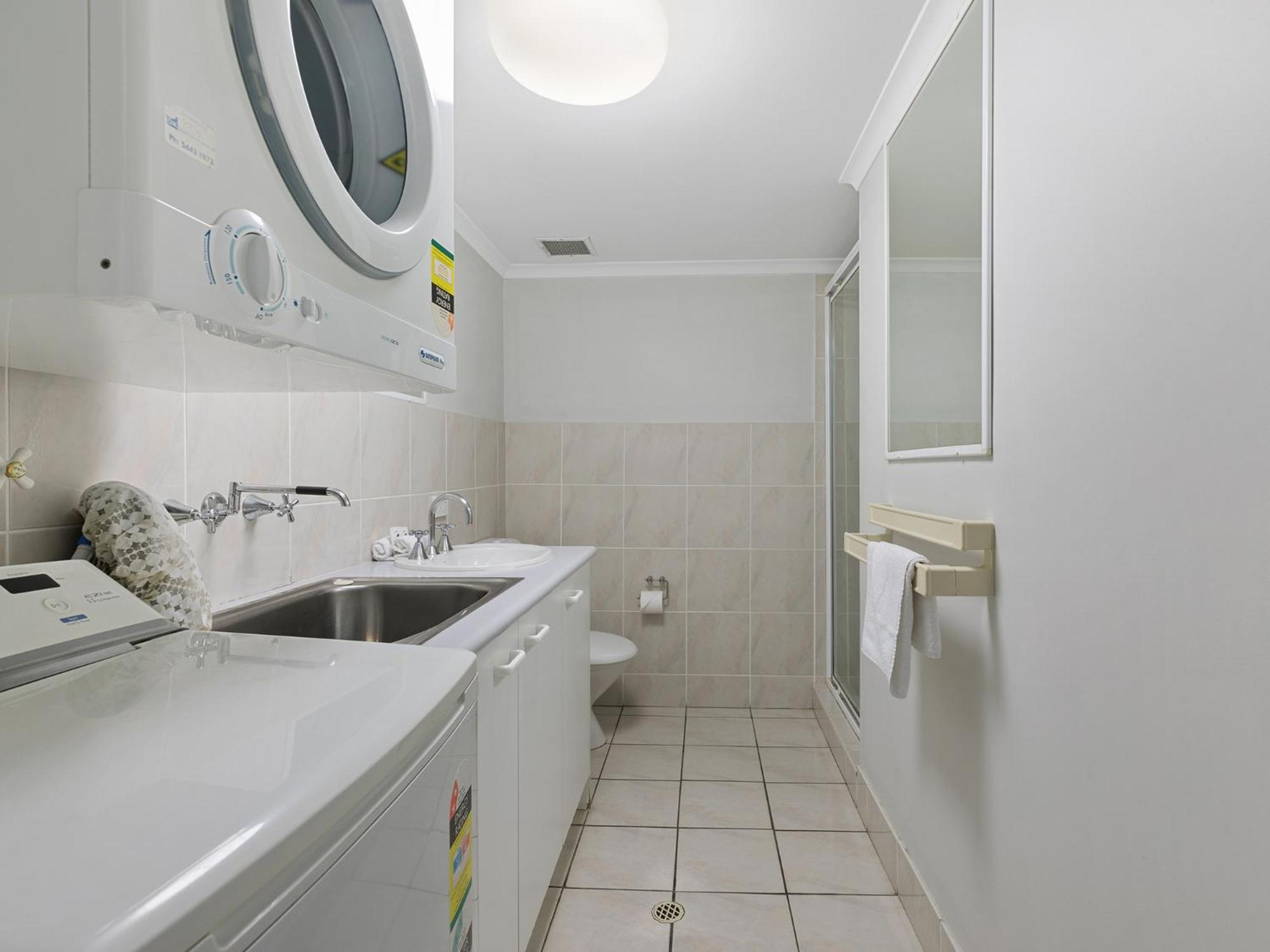One-Bedroom Apartment photo 2