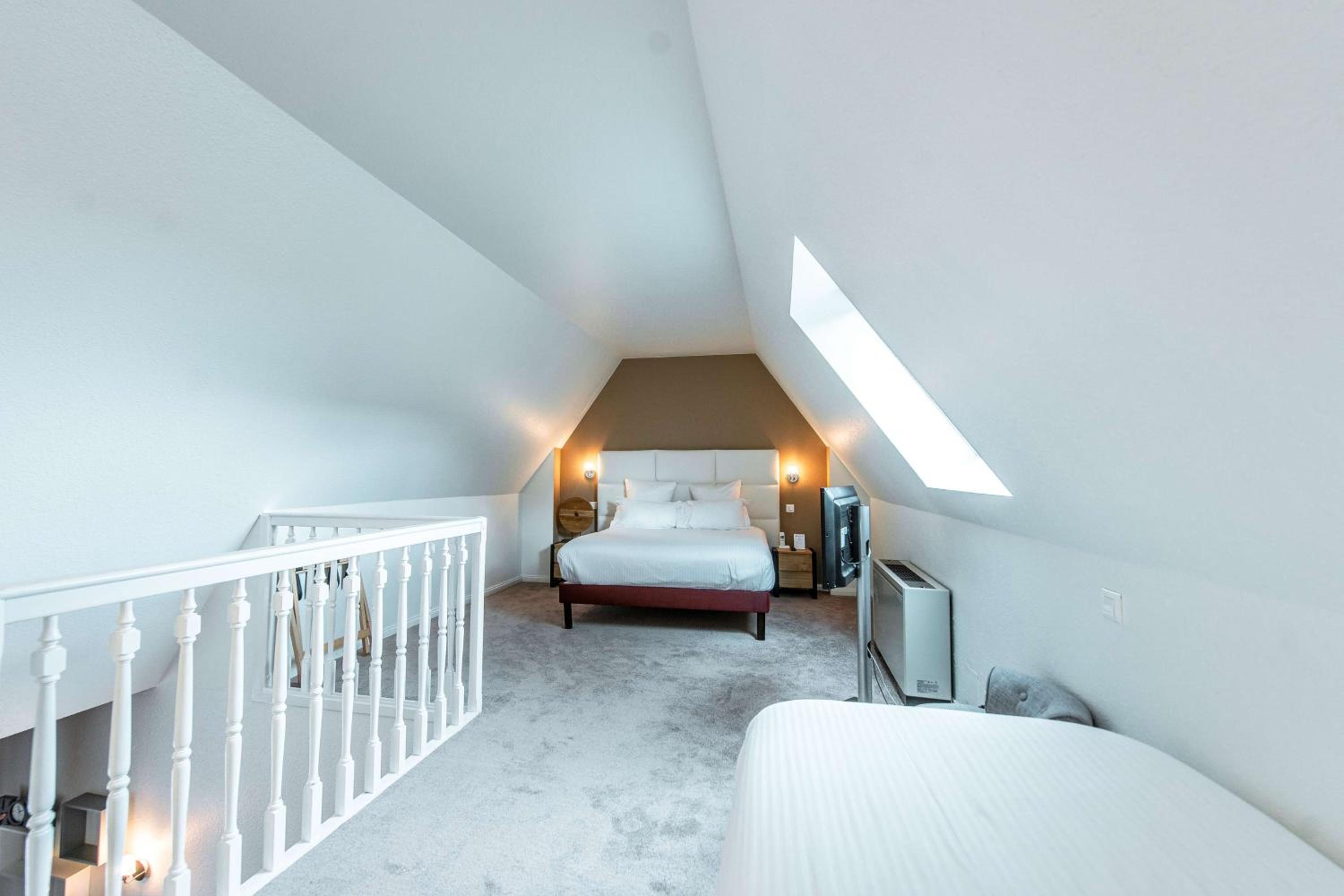 Suite with Double Bed - Photo 1