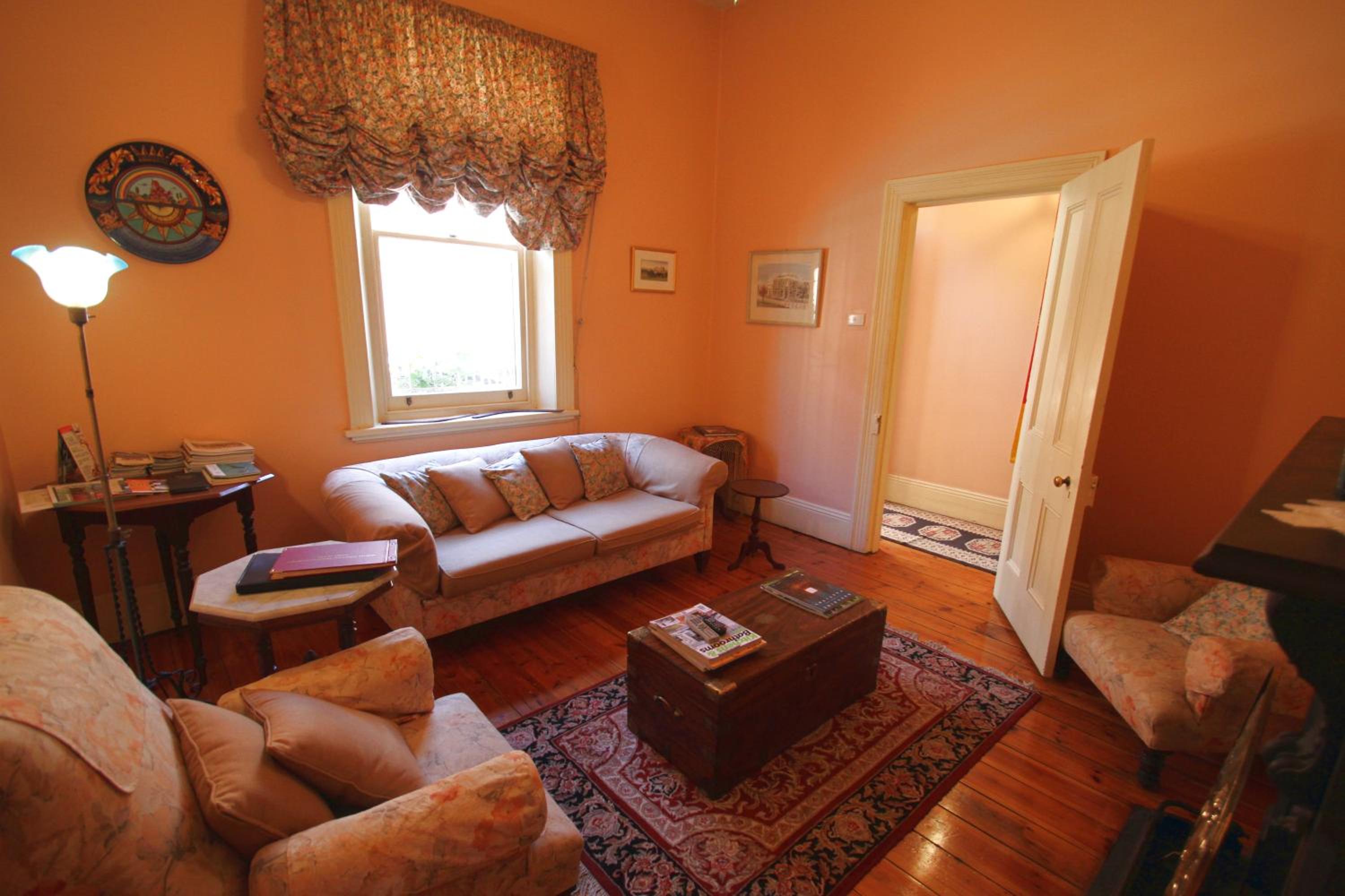Chapel Two-Bedroom Cottage (22 Chapel Street, North Adelaide)
