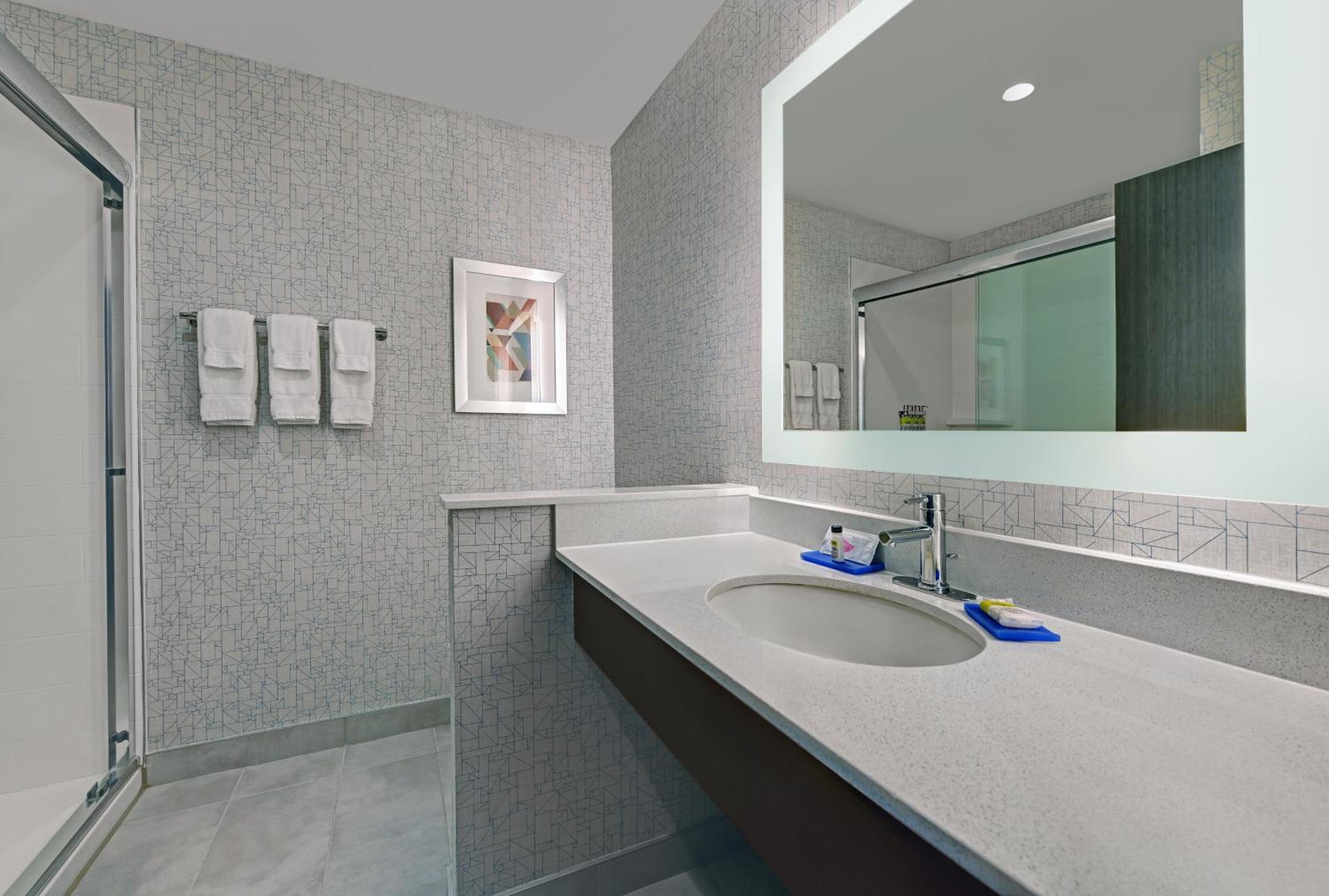 Queen Suite with Two Queen Beds photo 3