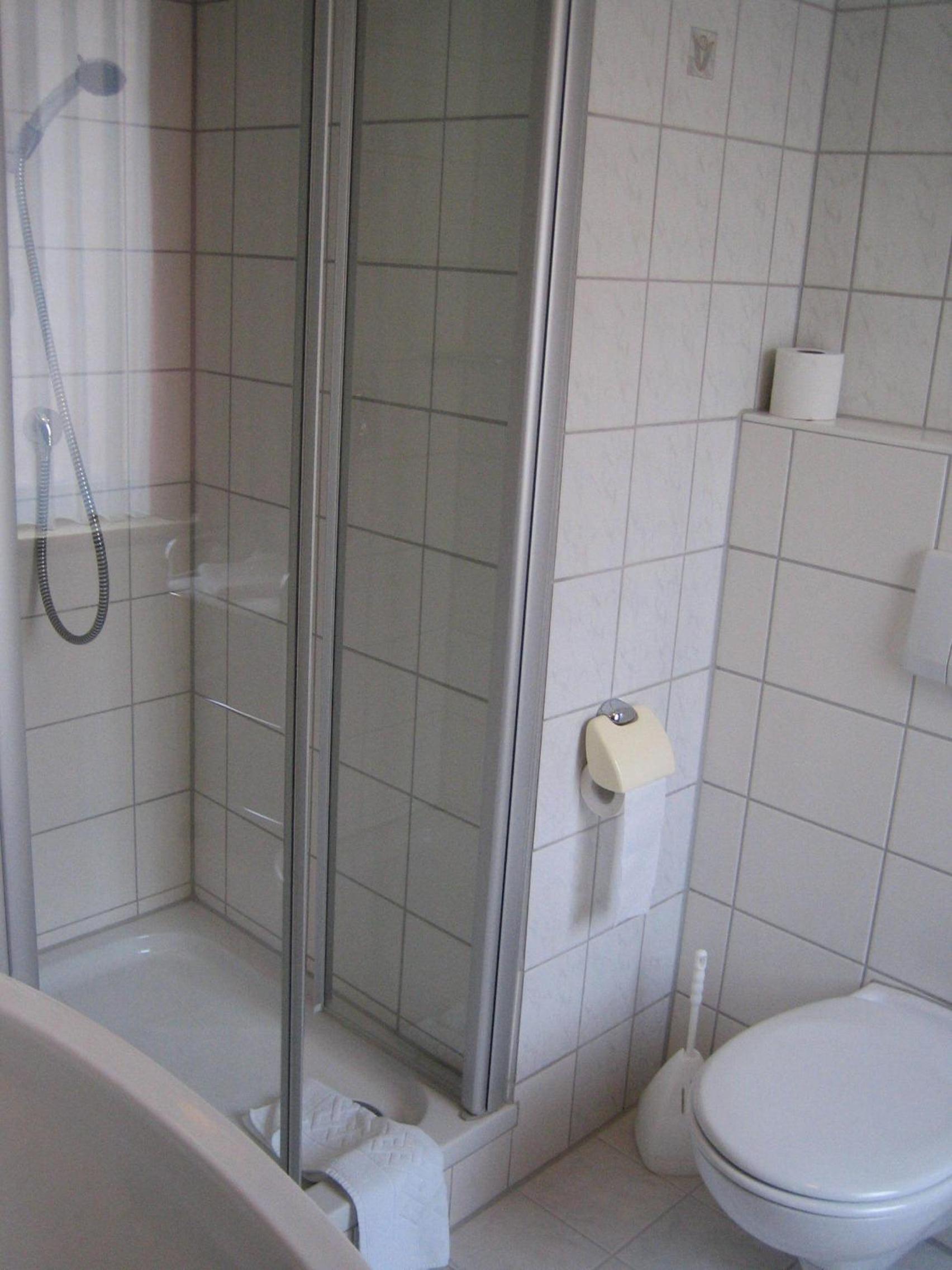 Standard Double or Twin Room - Photo 8