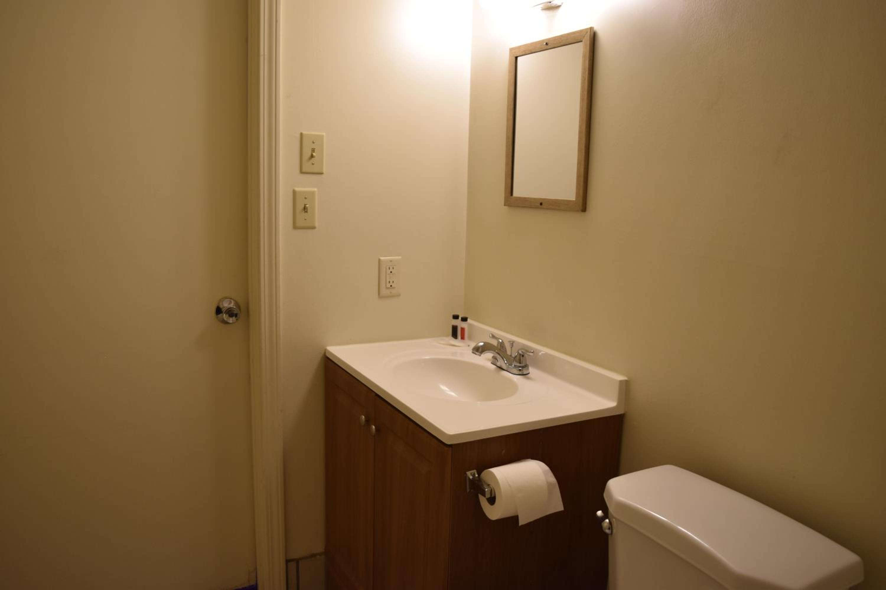 Standard Twin Room - Photo 3