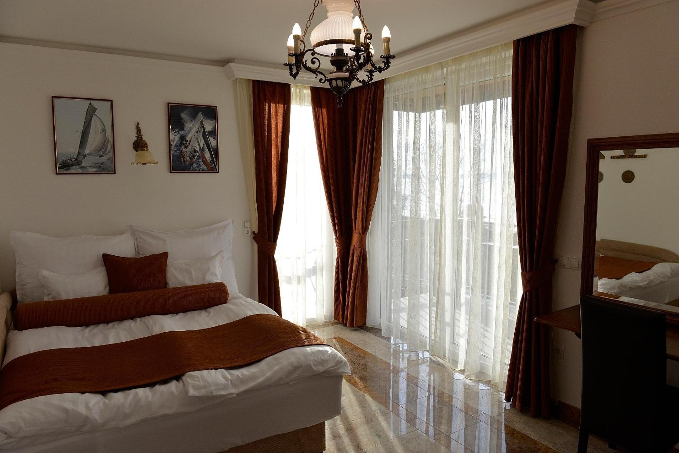 Double Room with Lake View photo 1