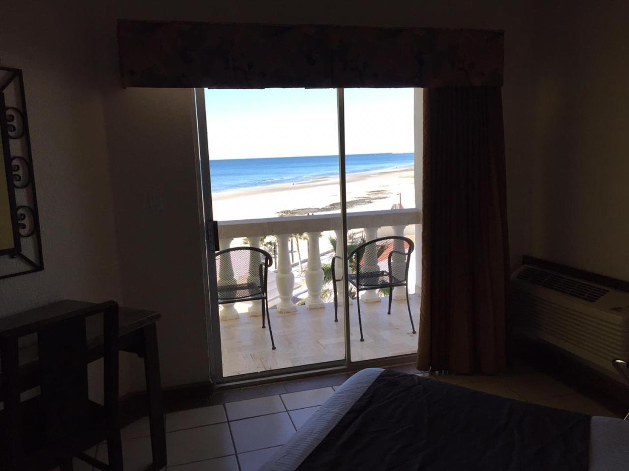 Double Room with Balcony - Photo 6
