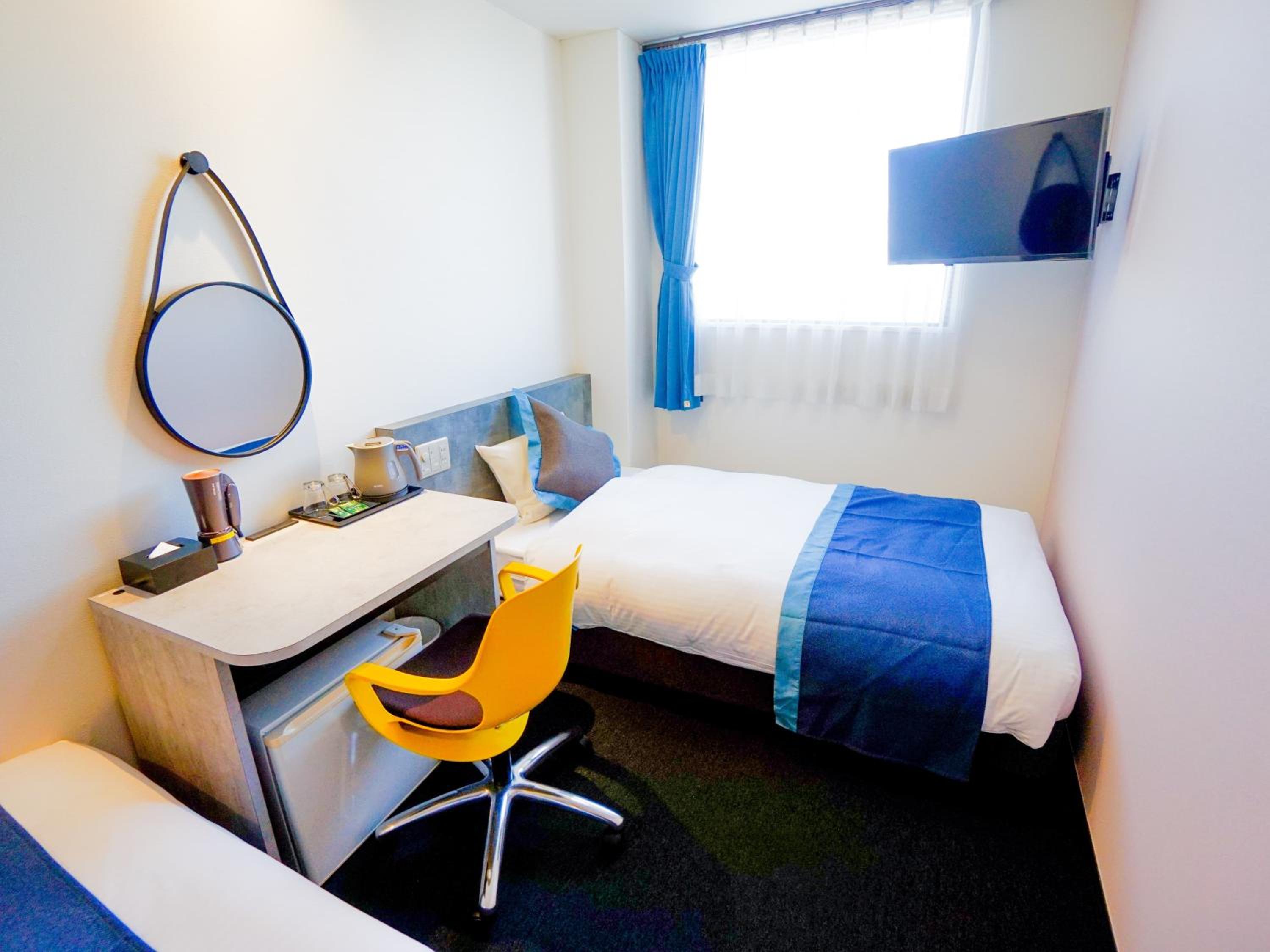 Economy Twin Room - Photo 4