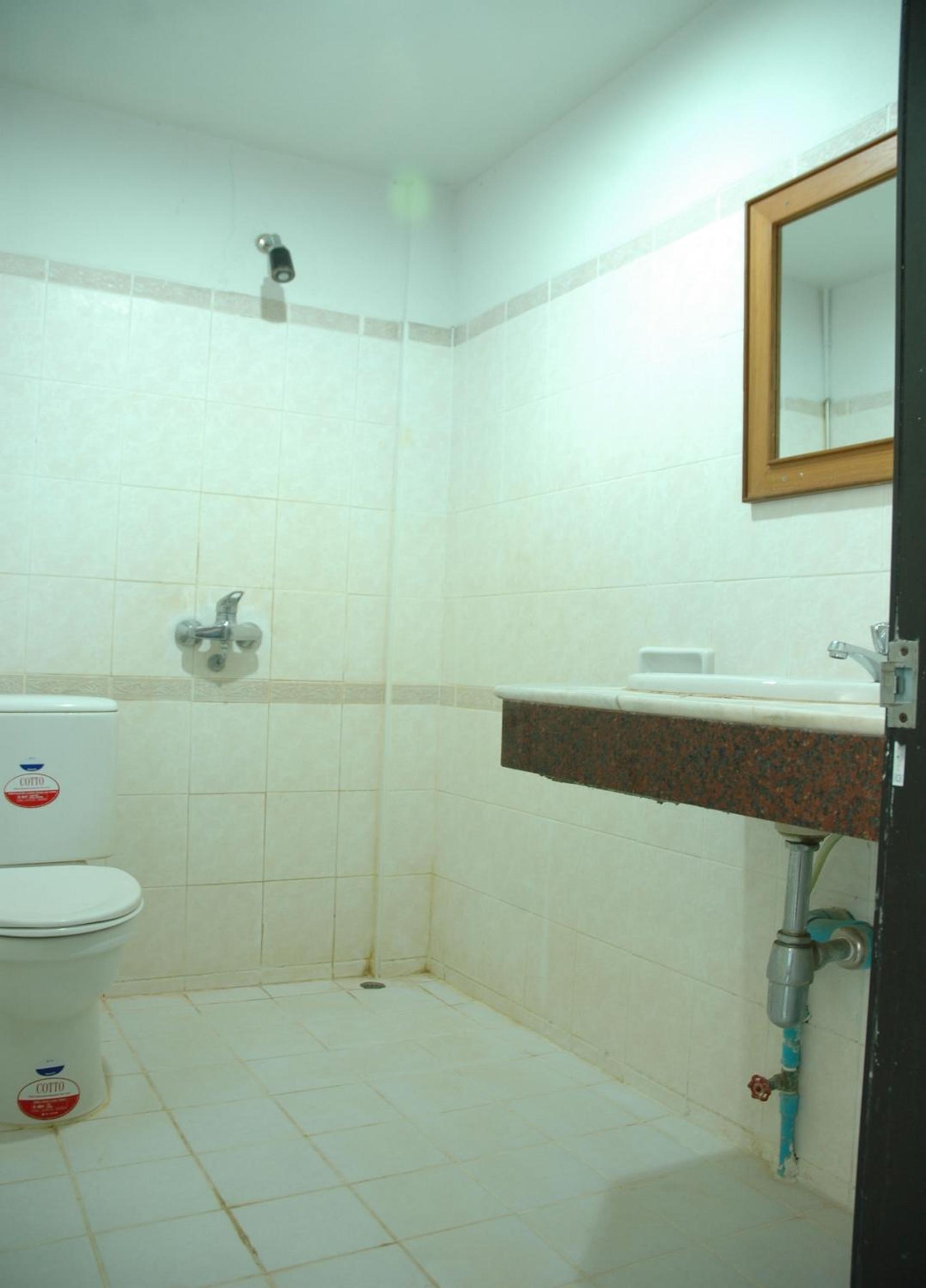 Standard Double or Twin Room with Air Conditioning photo 3