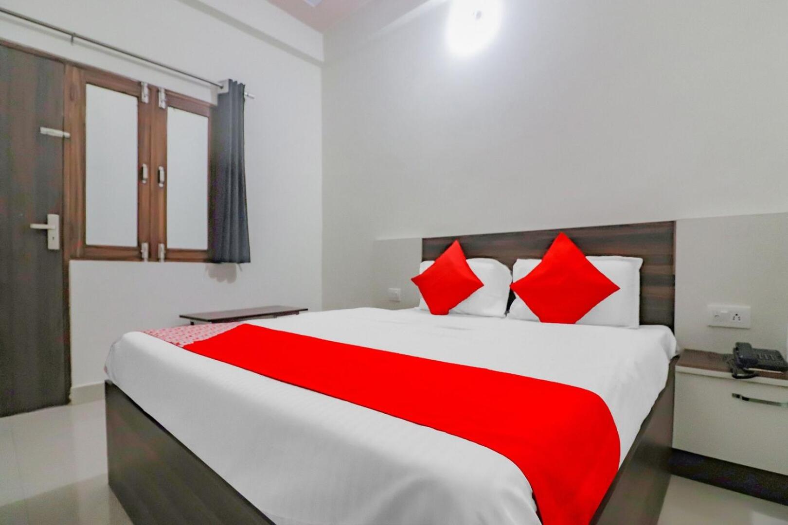 Deluxe Room - Photo 3