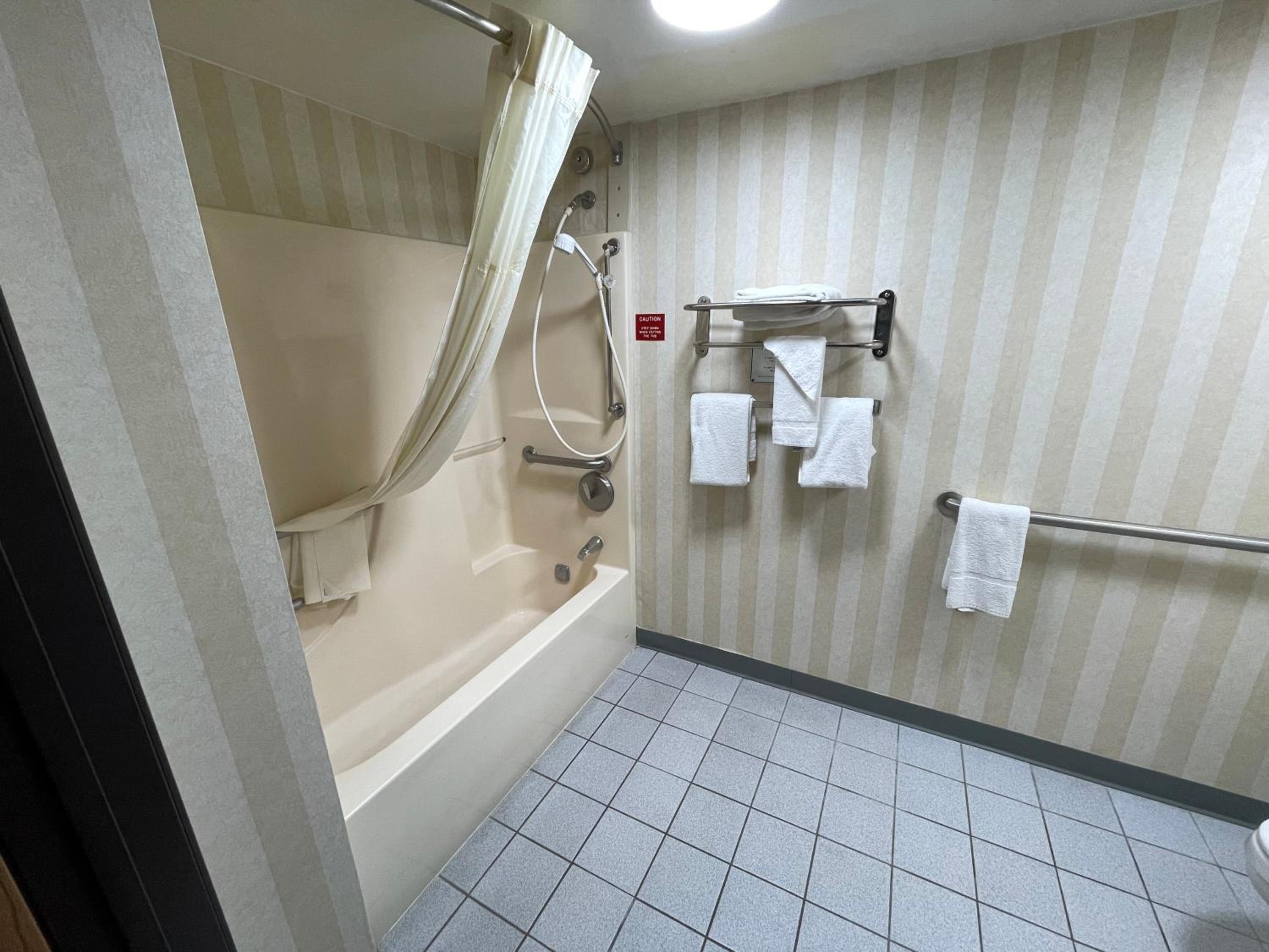 King Room - Disability Access/Smoking - Photo 5