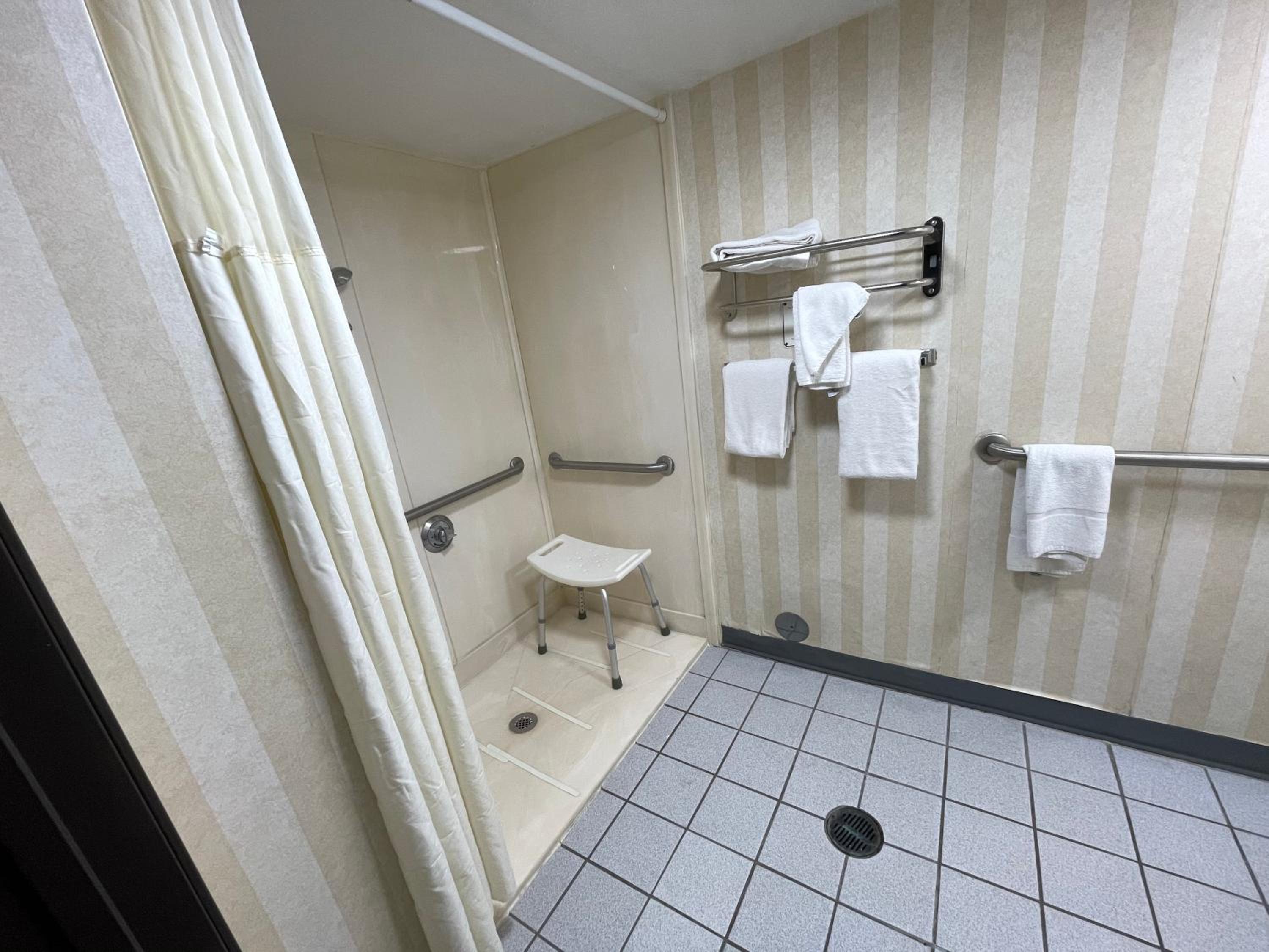 King Room Ground Floor -  Accessible/Non-Smoking - Photo 3