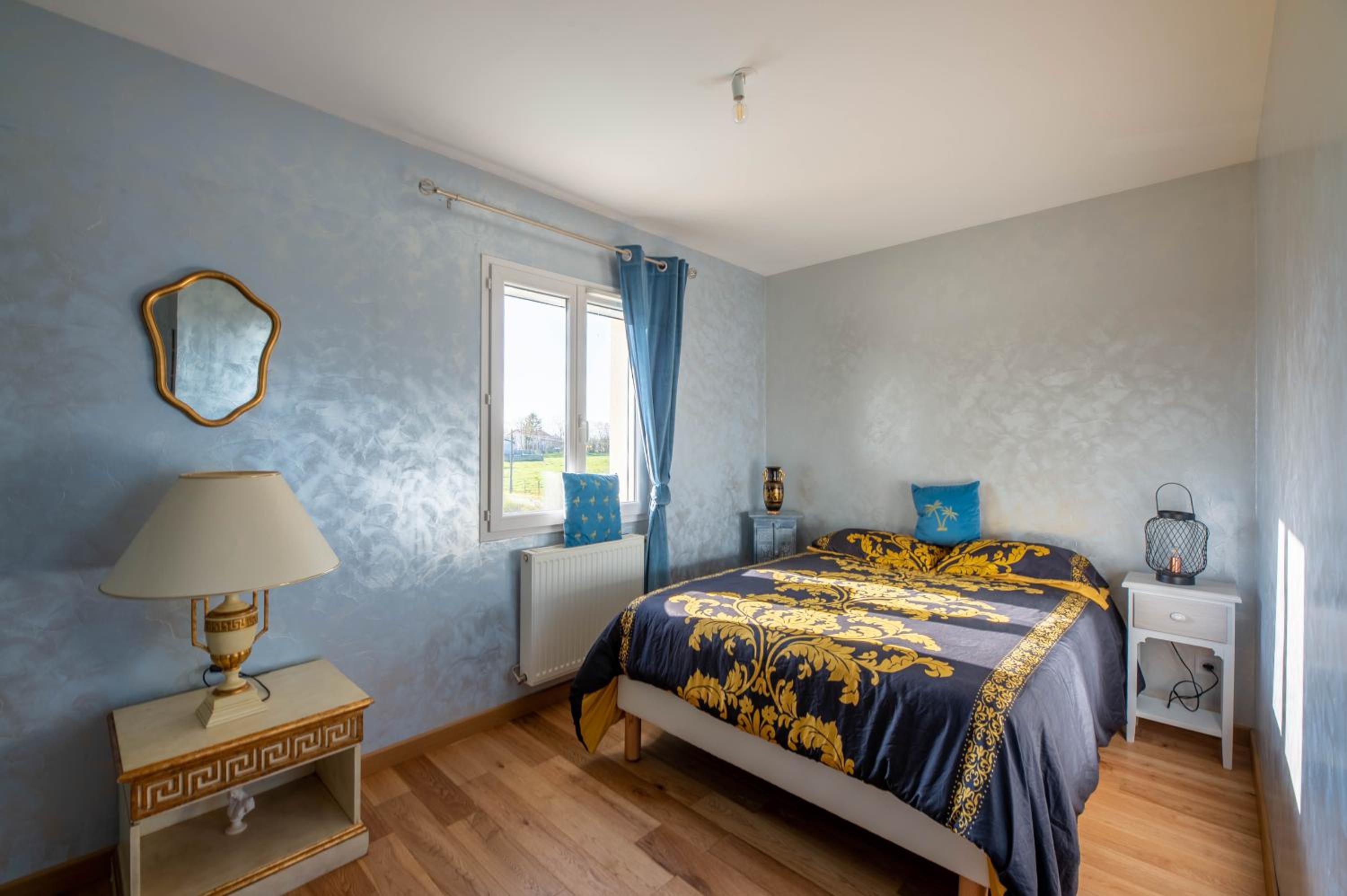 Double Room with Pool View - Photo 1
