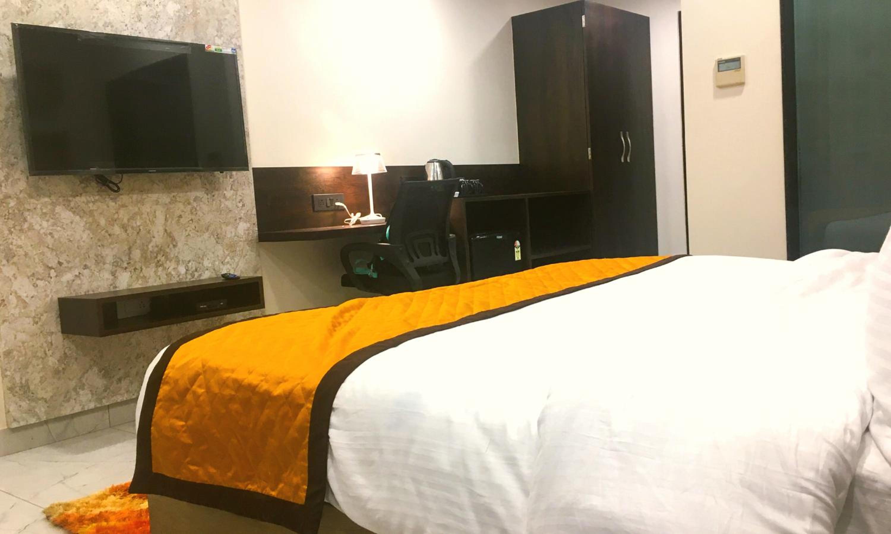 Deluxe Room - Photo 1